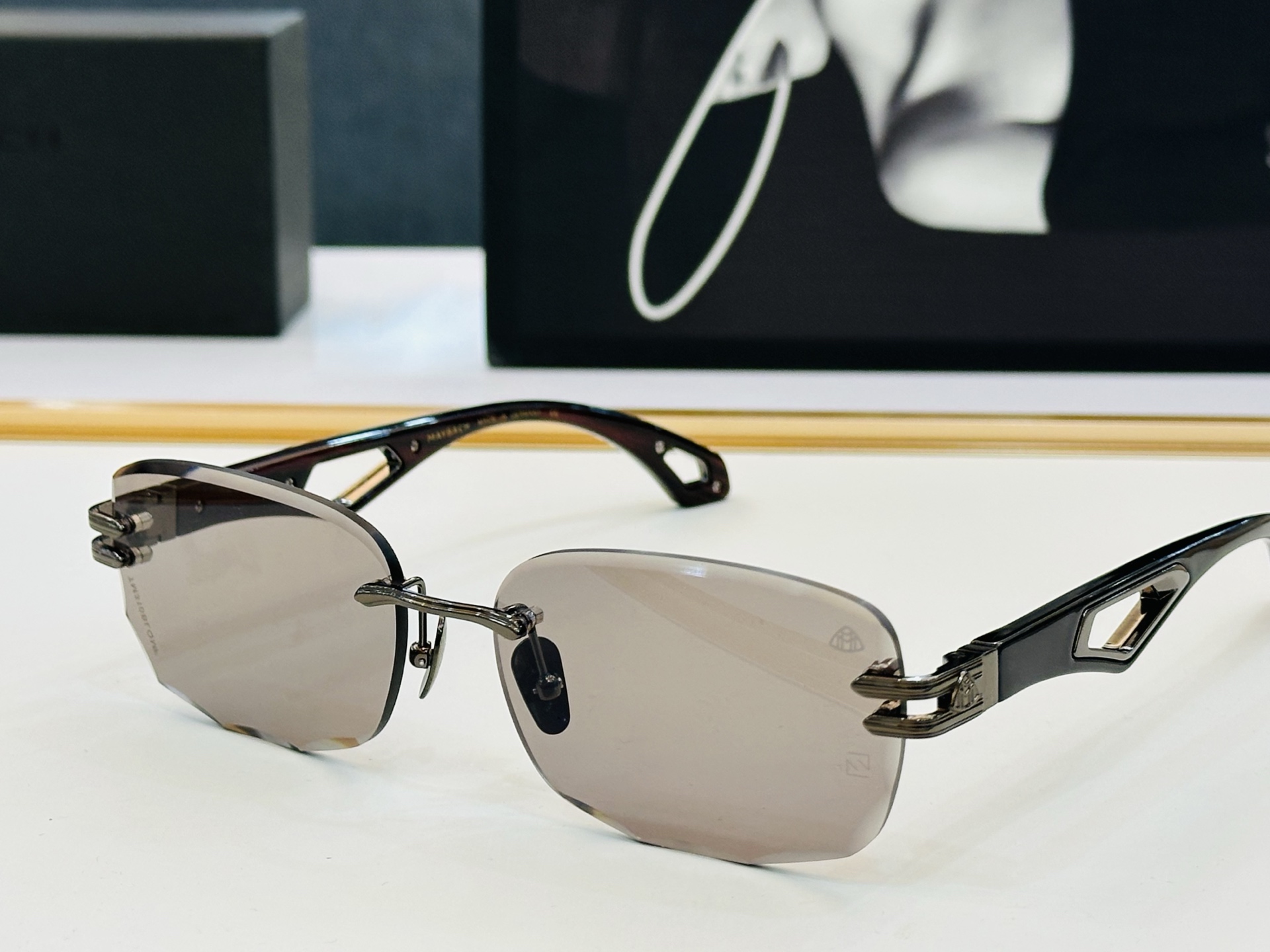 NO:368920,High quality Maybach exquisite workmanship MAYBAC*H Z153 Size61 17-145 Full texture X High quality Glasses Sunglasses Sunglasses, glasses19860909高品质 迈巴赫 做工精美MAYBAC*H Z153 Size61口17-145 质感十足 X高品质 眼镜墨镜太阳镜,眼镜,glasses