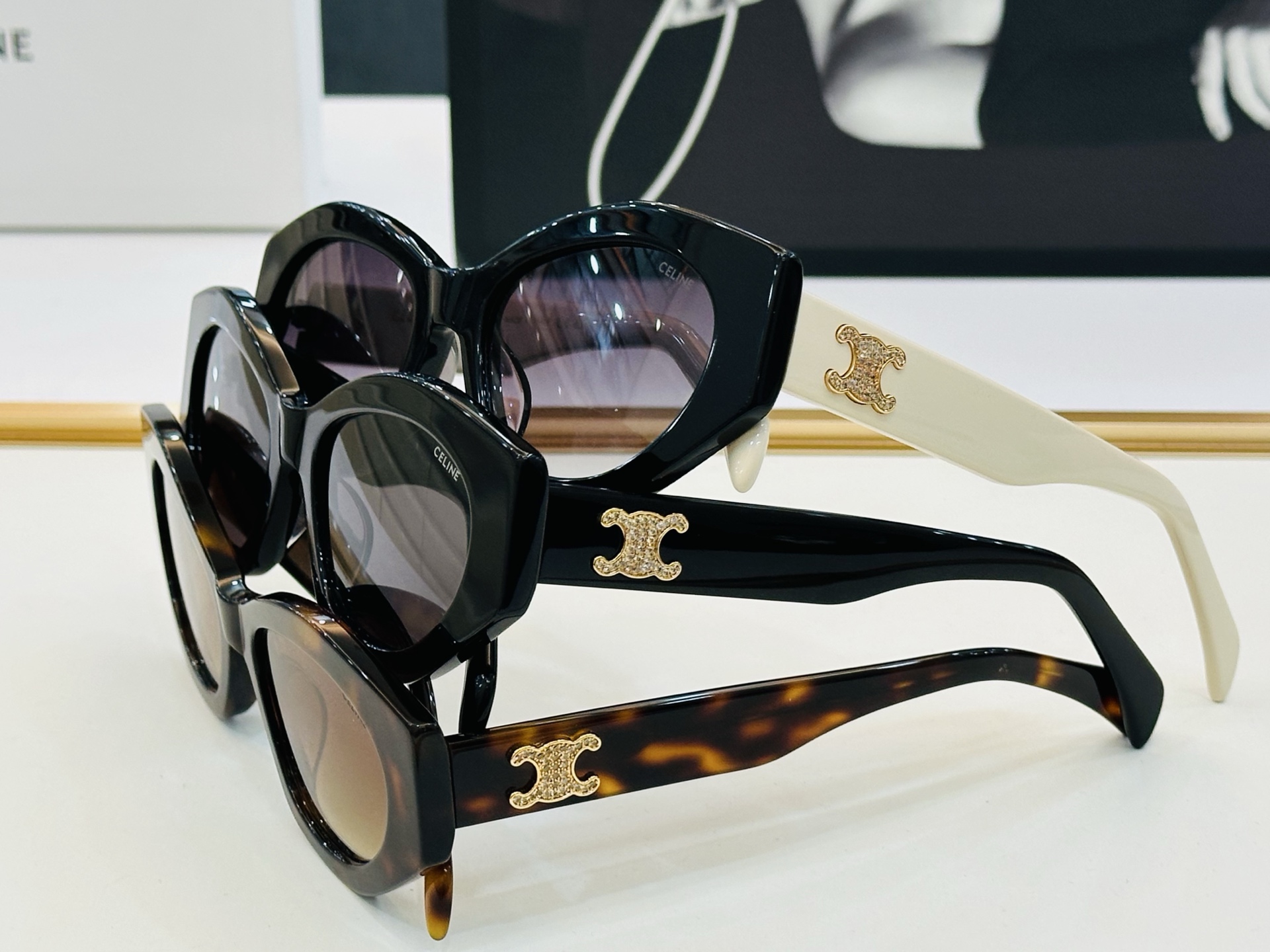 【CELINE】赛琳 CL40238U Size：54口19-145 一直热销的款式，欧美风 光泽度好 