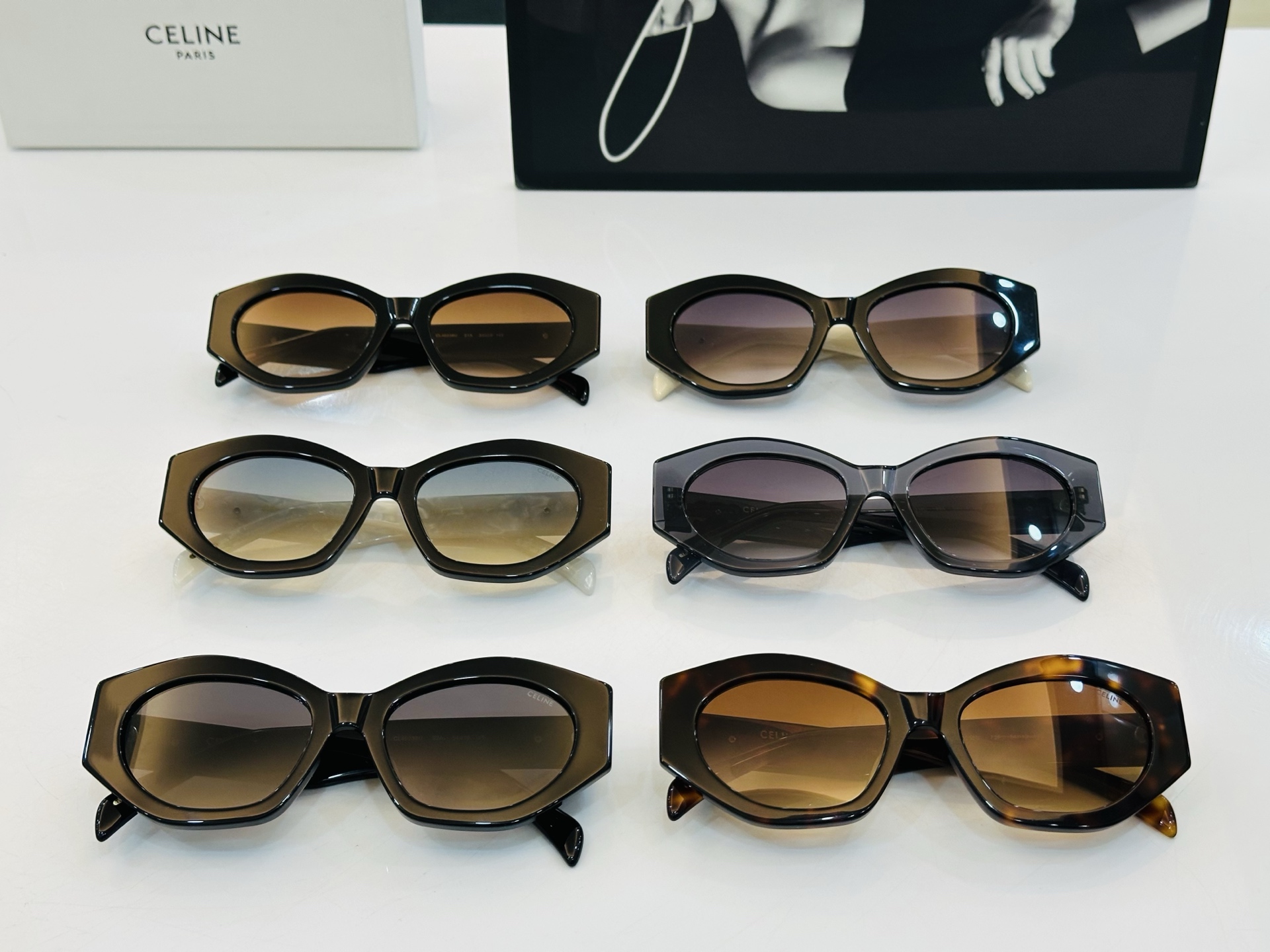 【CELINE】赛琳 CL40238U Size：54口19-145 一直热销的款式，欧美风 光泽度好 