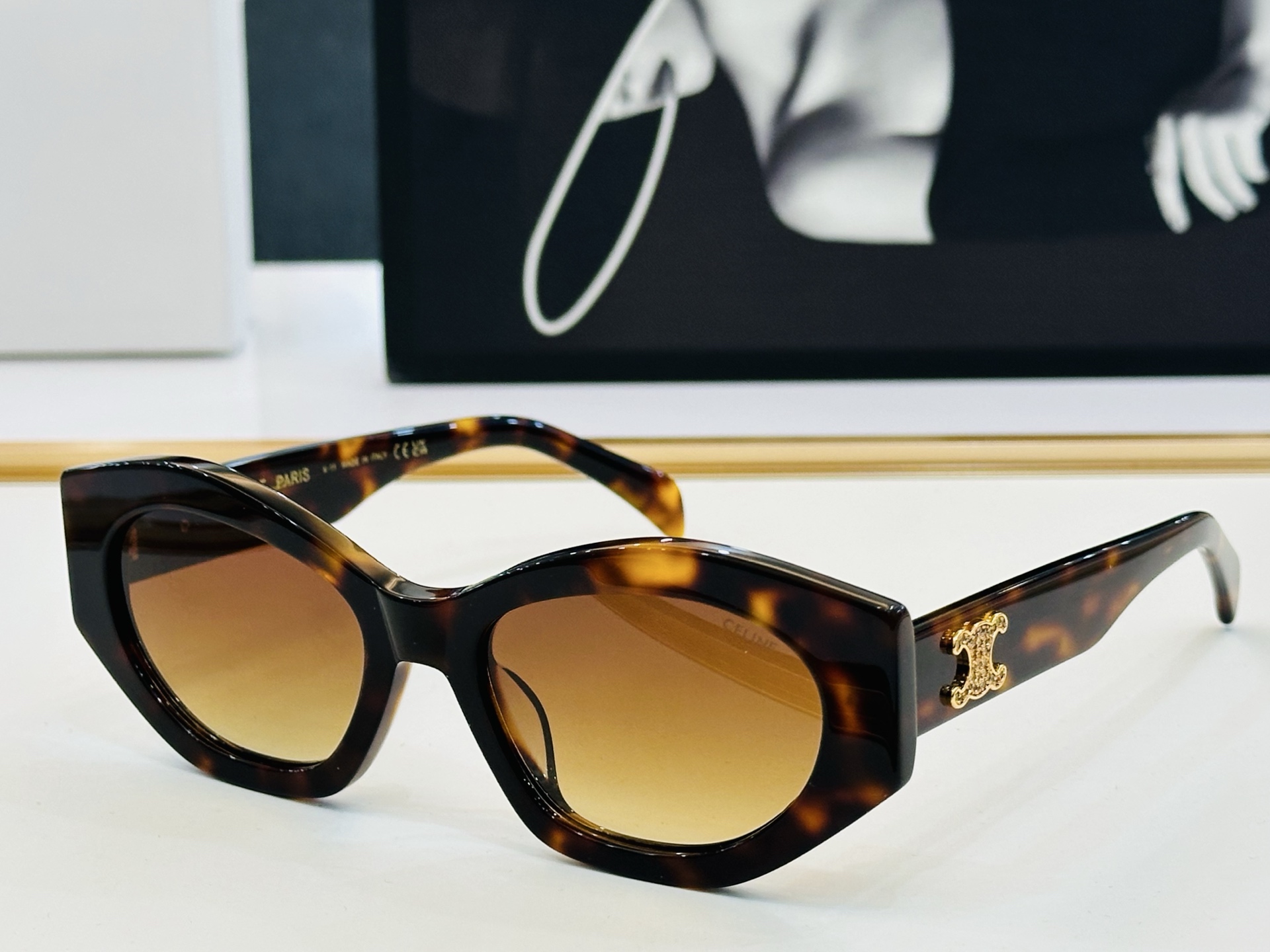 【CELINE】赛琳 CL40238U Size：54口19-145 一直热销的款式，欧美风 光泽度好 