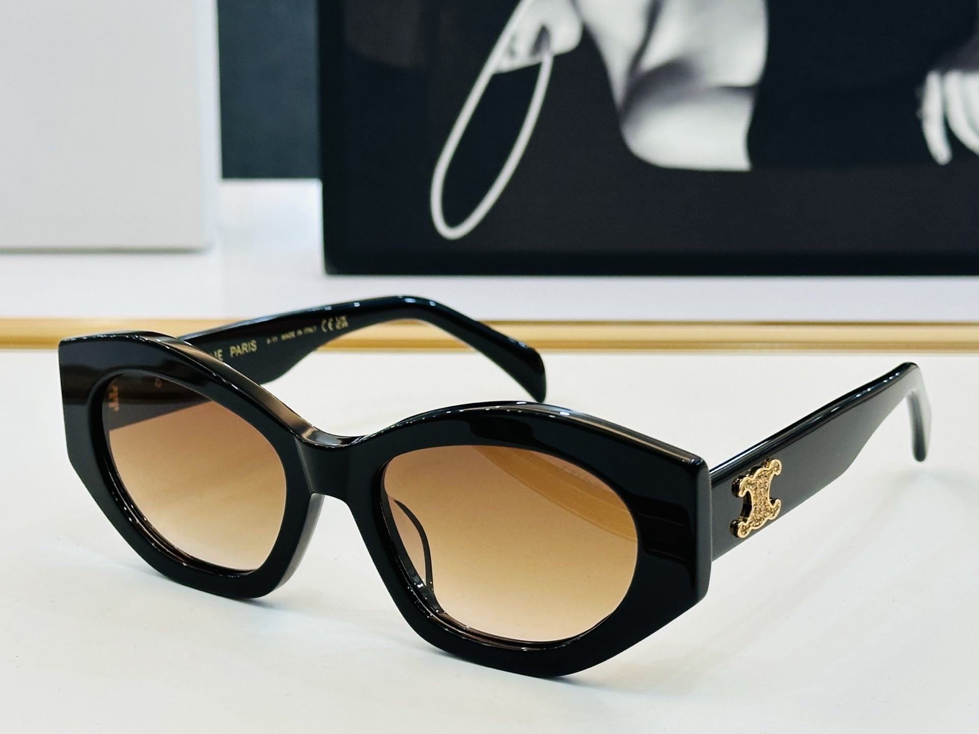 【CELINE】赛琳 CL40238U Size：54口19-145 一直热销的款式，欧美风 光泽度好 