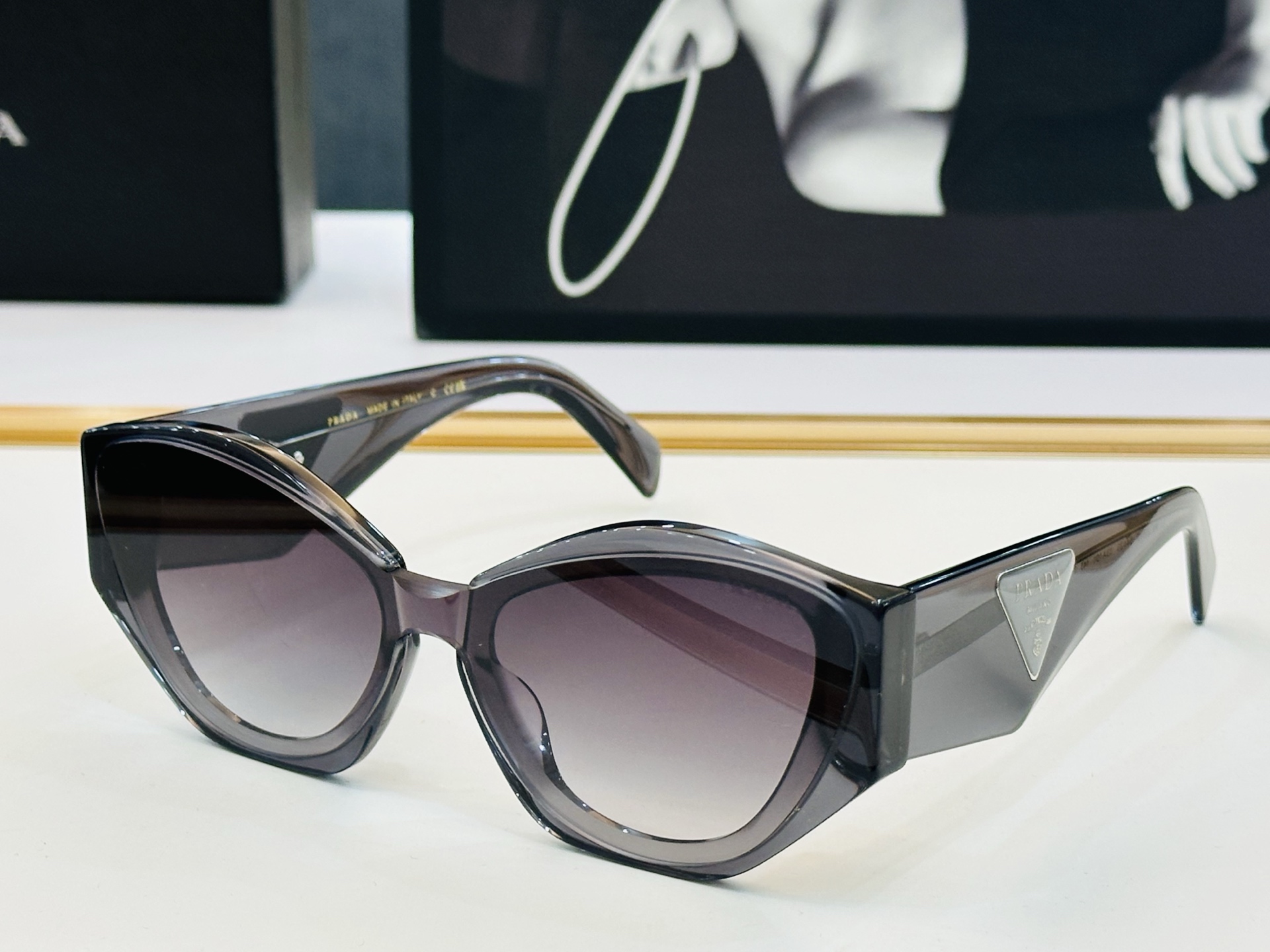 🔺PRAD*🔻普家 PR208VS Size：54口20-148    眼镜系列堪称精湛制作 彰显独特个