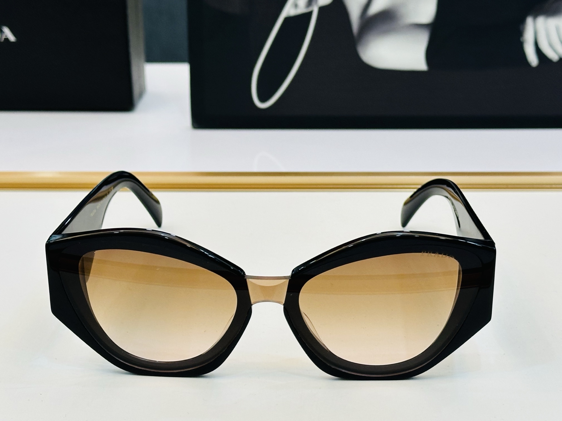 🔺PRAD*🔻普家 PR208VS Size：54口20-148    眼镜系列堪称精湛制作 彰显独特个