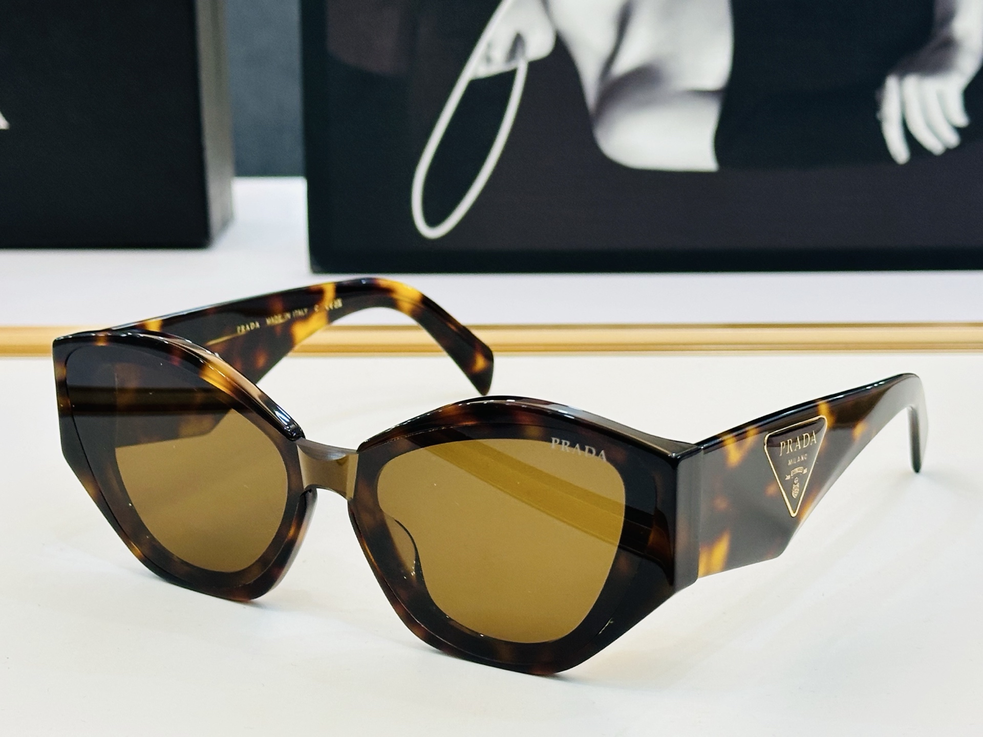 🔺PRAD*🔻普家 PR208VS Size：54口20-148    眼镜系列堪称精湛制作 彰显独特个