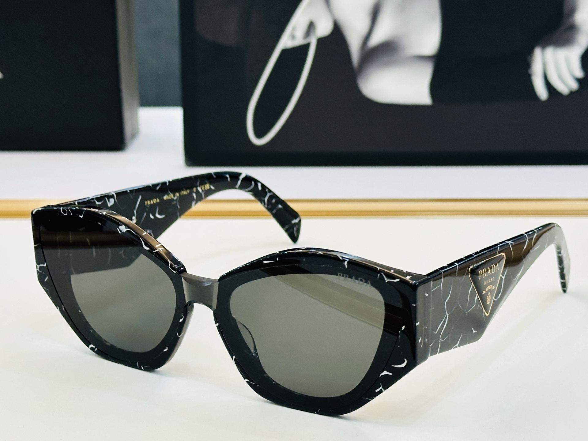 🔺PRAD*🔻普家 PR208VS Size：54口20-148    眼镜系列堪称精湛制作 彰显独特个