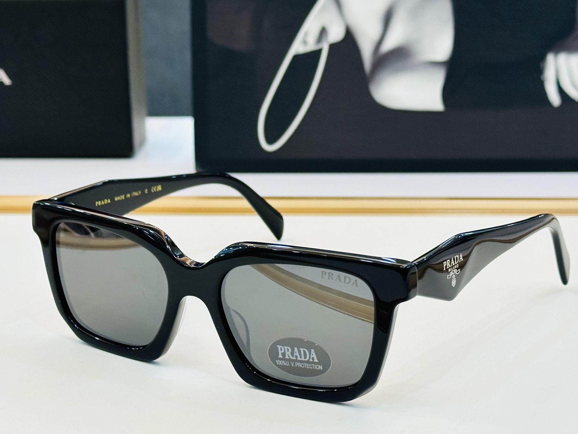 🔺PRAD*🔻普家 PR1754 Size：54口19-145   眼镜系列堪称精湛制作 彰显独特个 b