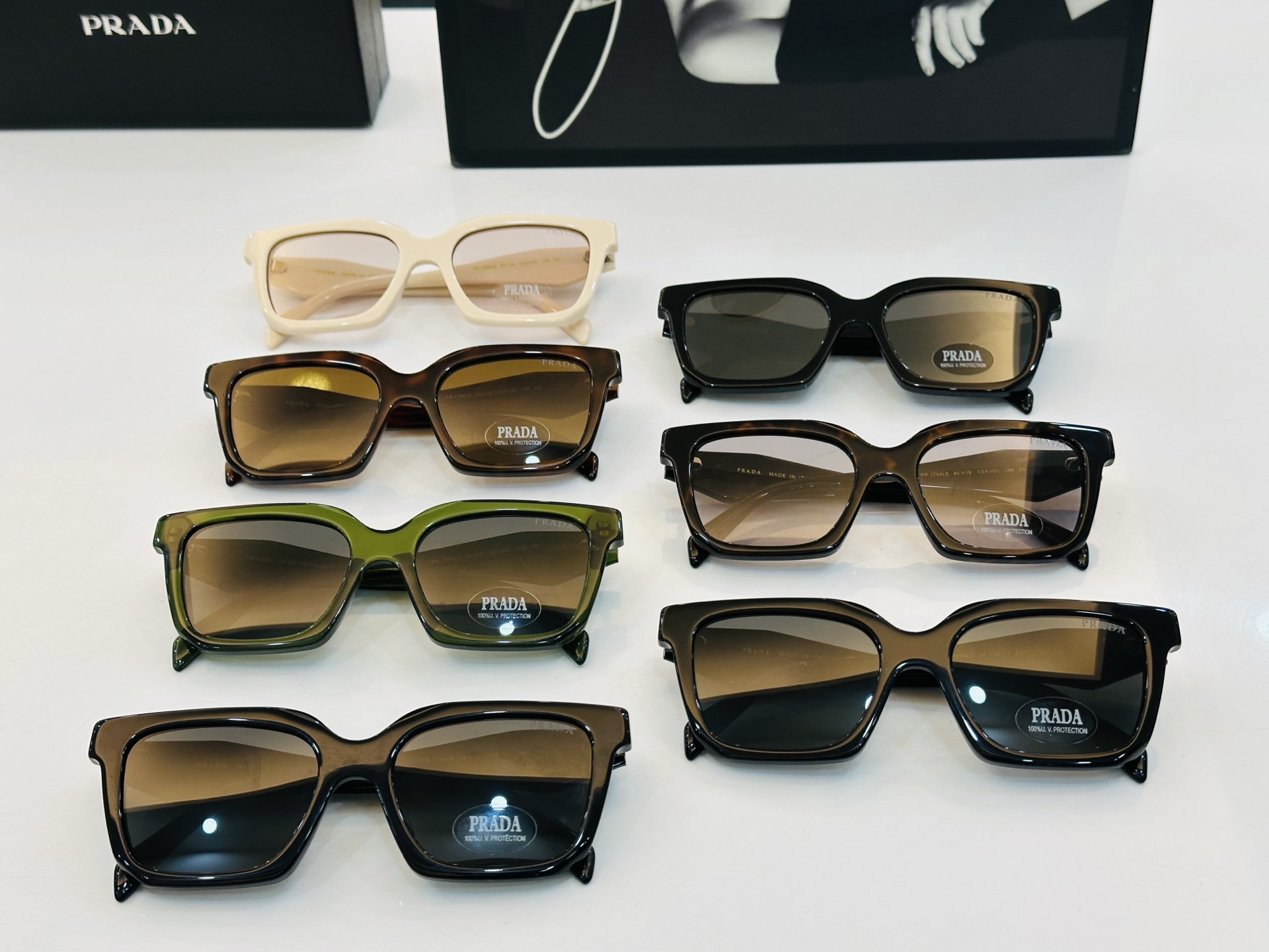 🔺PRAD*🔻普家 PR1754 Size：54口19-145   眼镜系列堪称精湛制作 彰显独特个 b