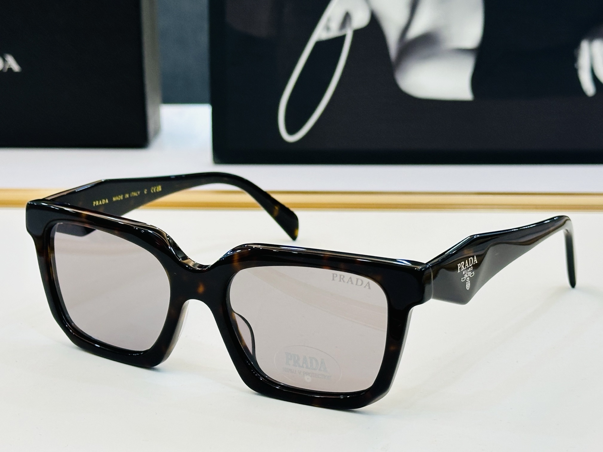 🔺PRAD*🔻普家 PR1754 Size：54口19-145   眼镜系列堪称精湛制作 彰显独特个 b