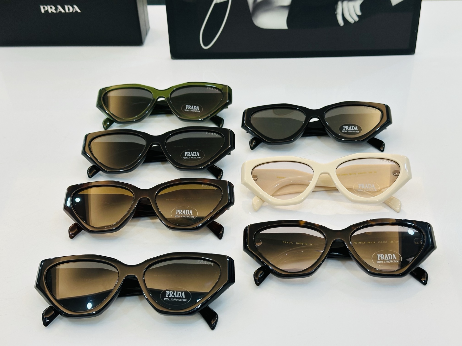 🔺PRAD*🔻普家 PR1753 Size：56口18-145   眼镜系列堪称精湛制作 彰显独特个 b