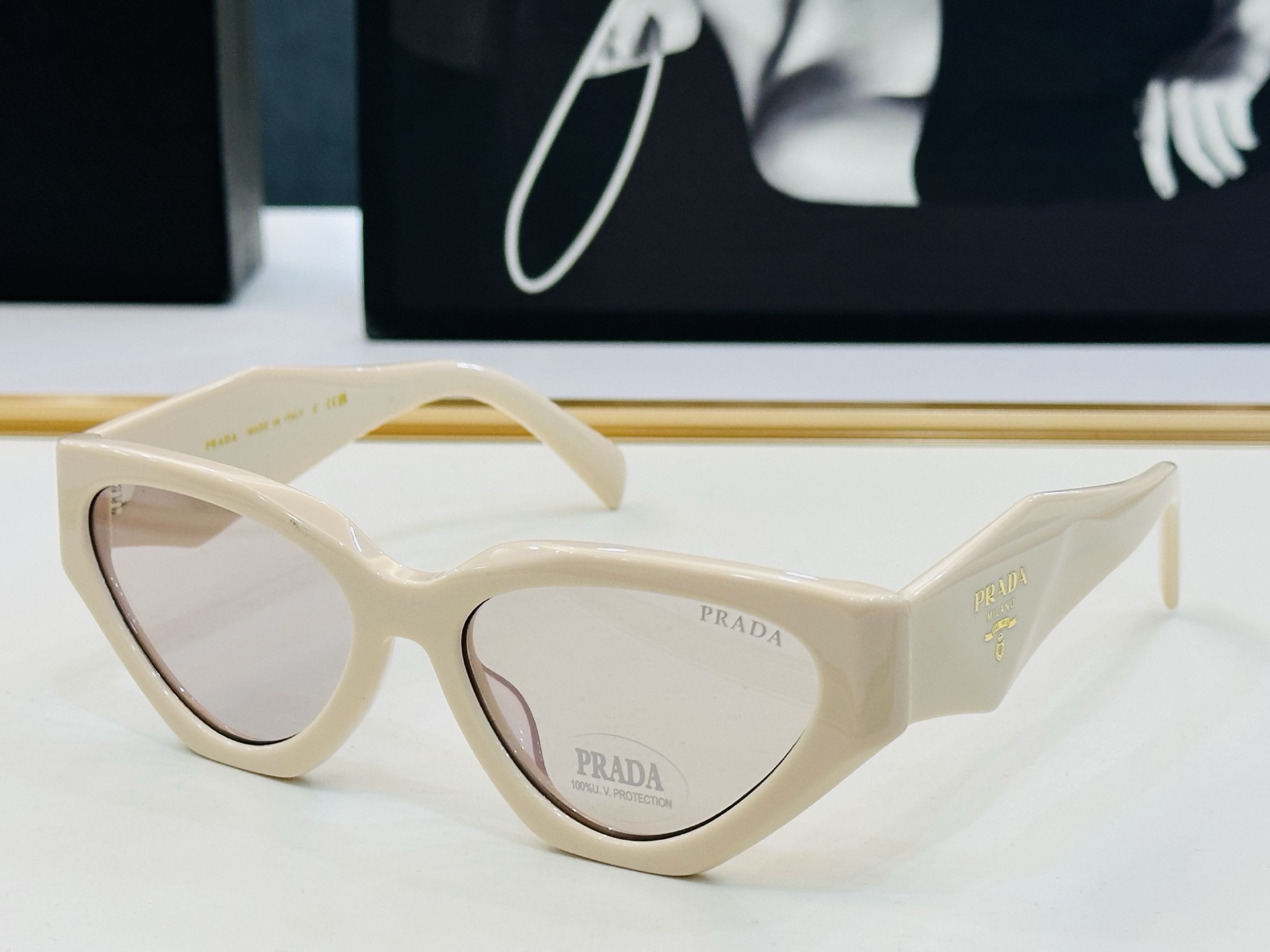 🔺PRAD*🔻普家 PR1753 Size：56口18-145   眼镜系列堪称精湛制作 彰显独特个 b