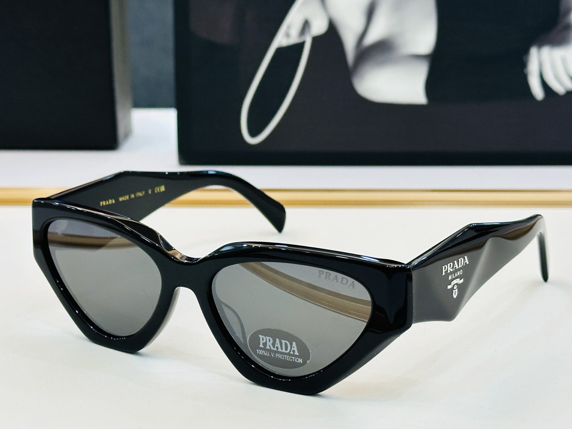 🔺PRAD*🔻普家 PR1753 Size：56口18-145   眼镜系列堪称精湛制作 彰显独特个 b