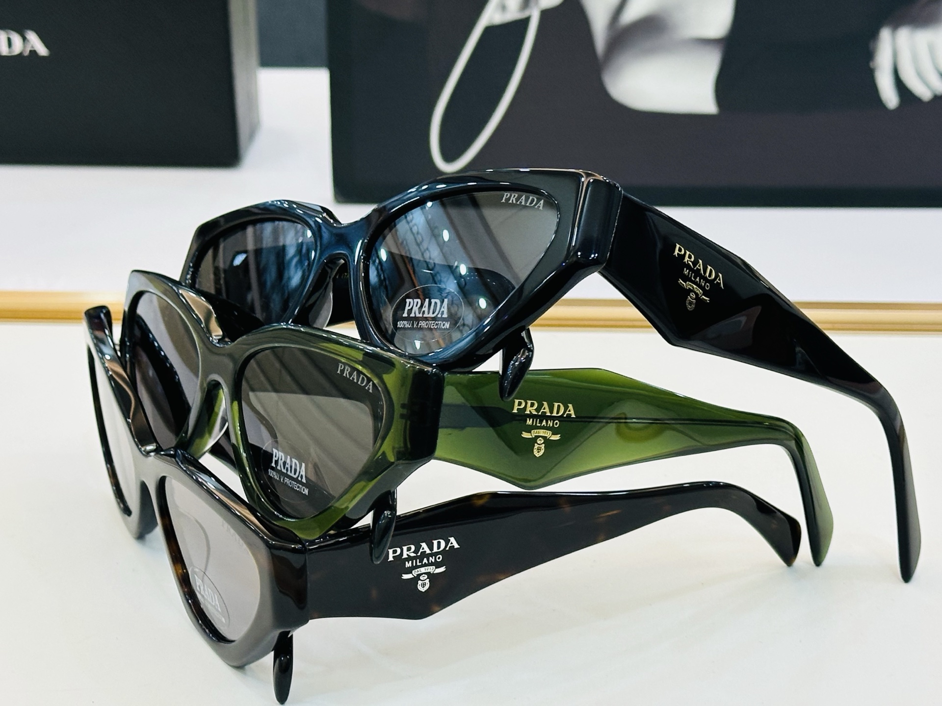 🔺PRAD*🔻普家 PR1753 Size：56口18-145   眼镜系列堪称精湛制作 彰显独特个 b