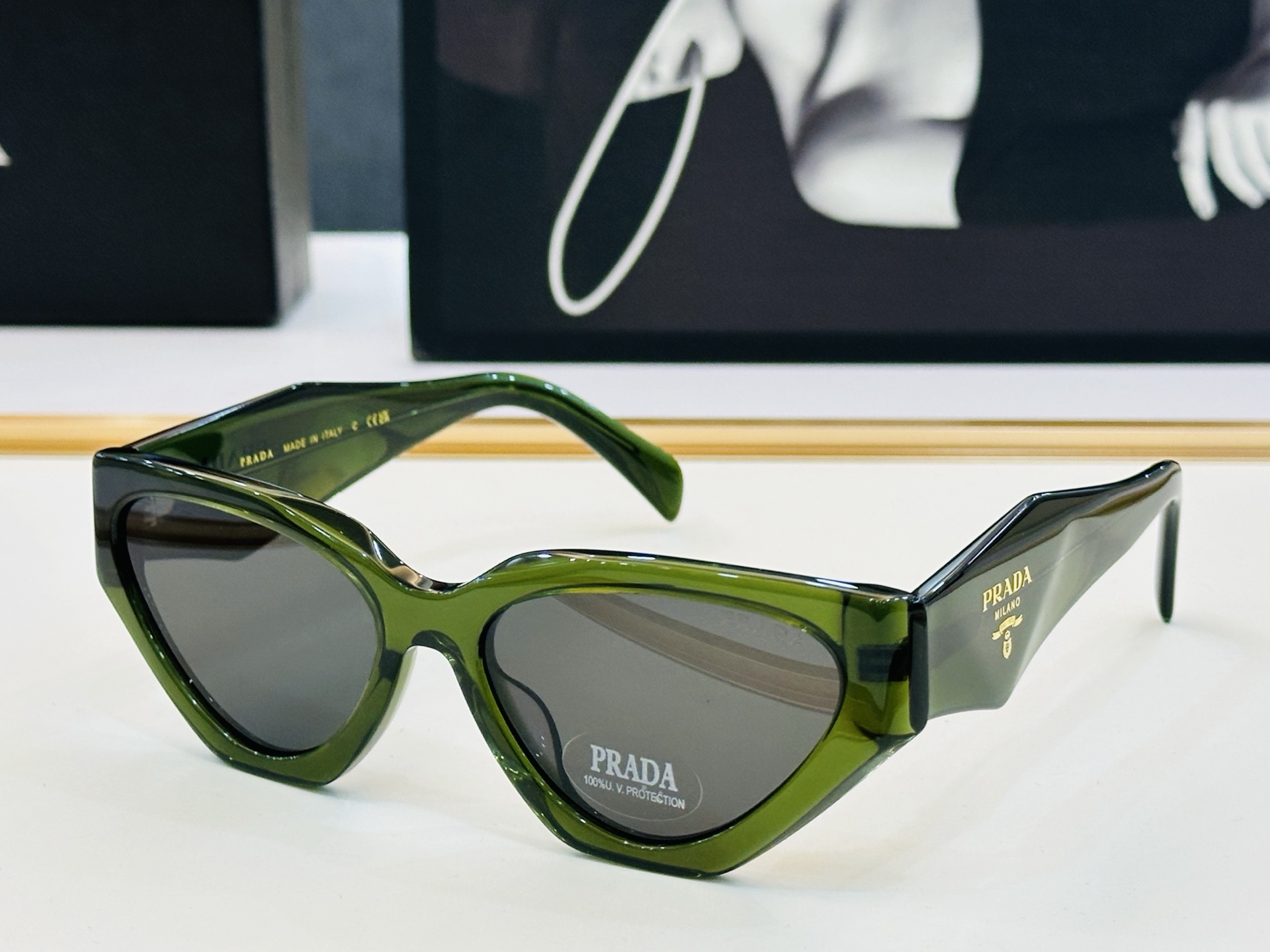 🔺PRAD*🔻普家 PR1753 Size：56口18-145   眼镜系列堪称精湛制作 彰显独特个 b