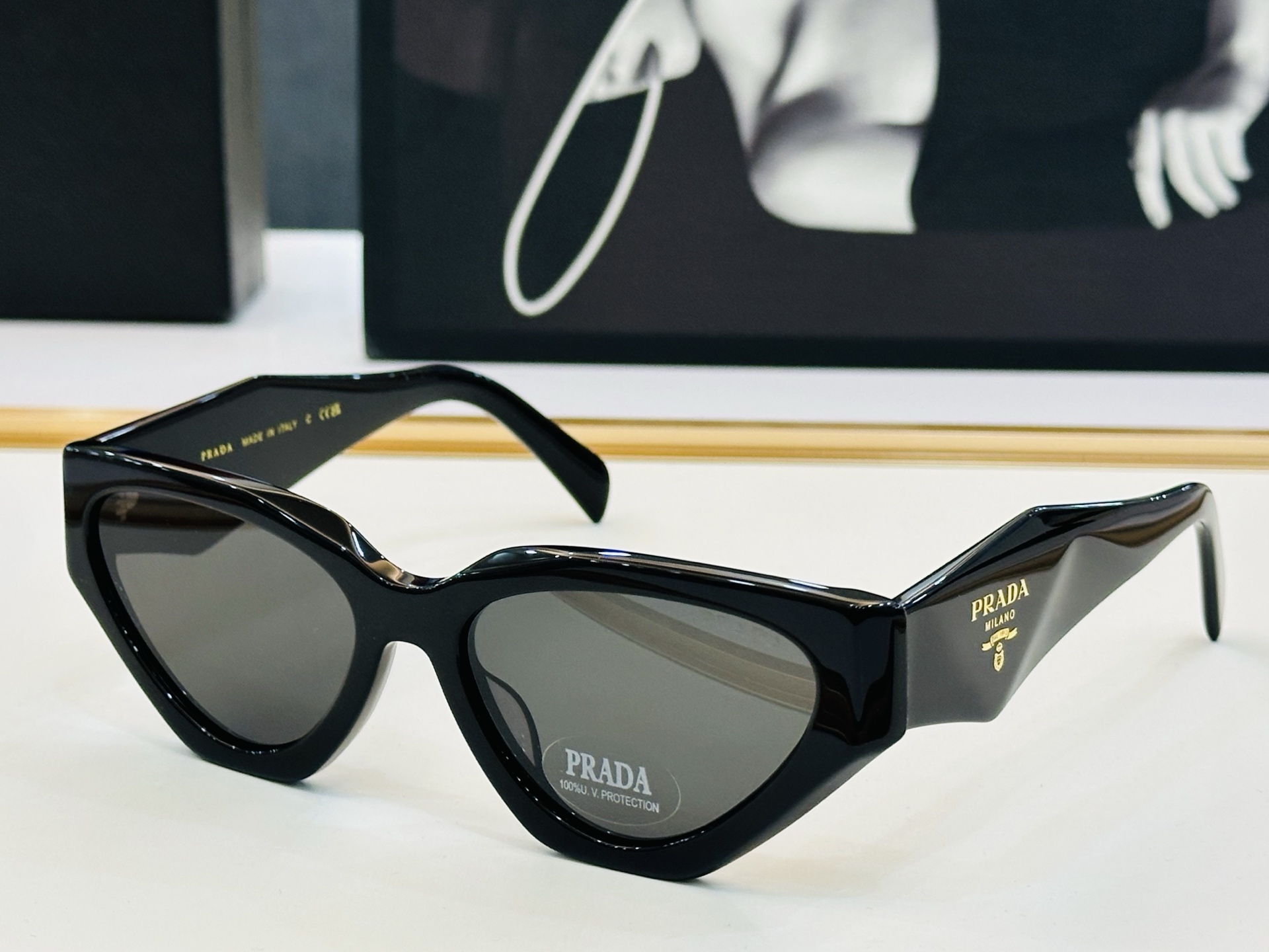 🔺PRAD*🔻普家 PR1753 Size：56口18-145   眼镜系列堪称精湛制作 彰显独特个 b