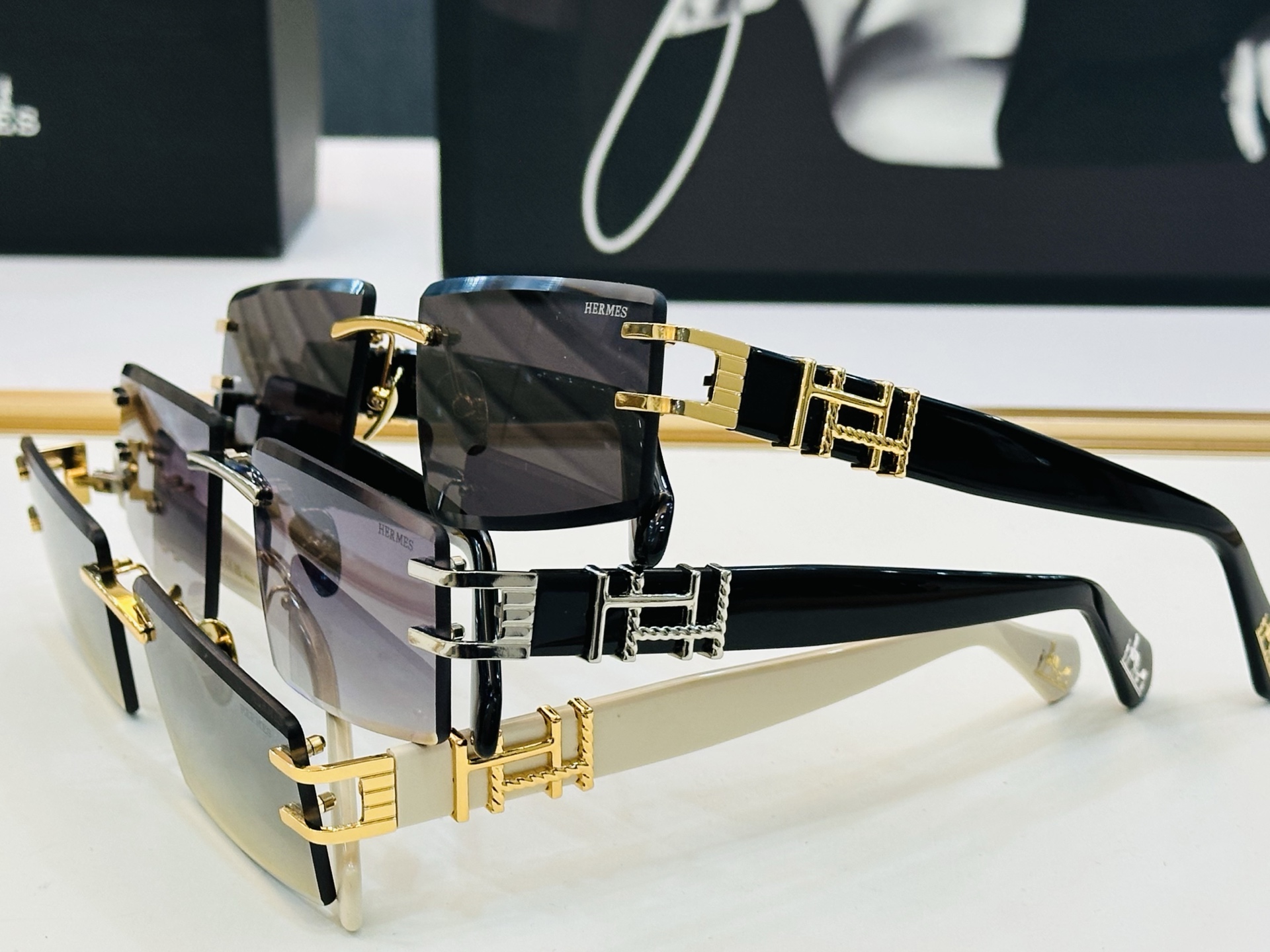 玫瑰爱马仕  网红款 9708  Size：59口17-143 👏🎉超级经典 高品质墨镜🎈色色 b倍戴豪