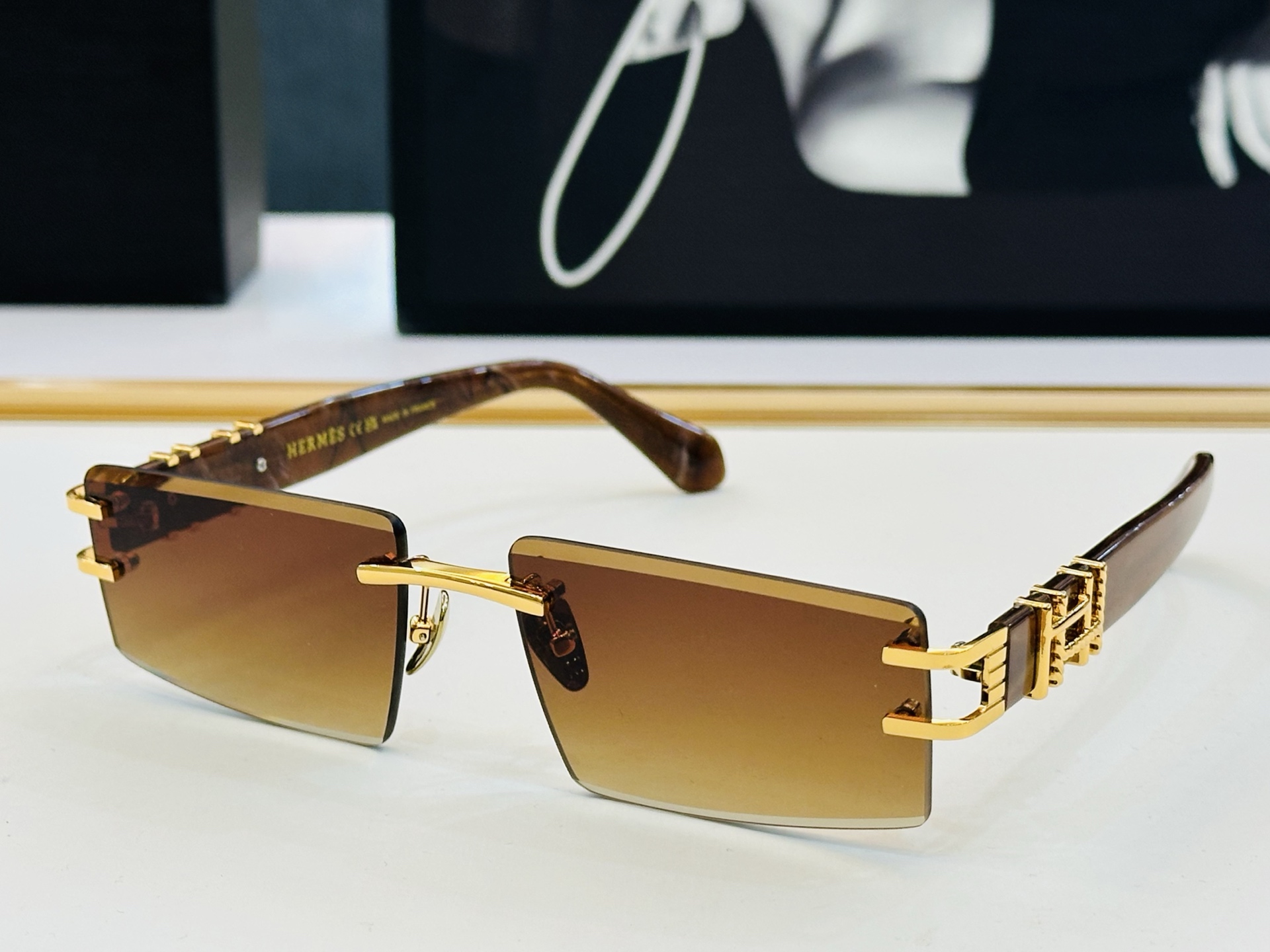 玫瑰爱马仕  网红款 9708  Size：59口17-143 👏🎉超级经典 高品质墨镜🎈色色 b倍戴豪