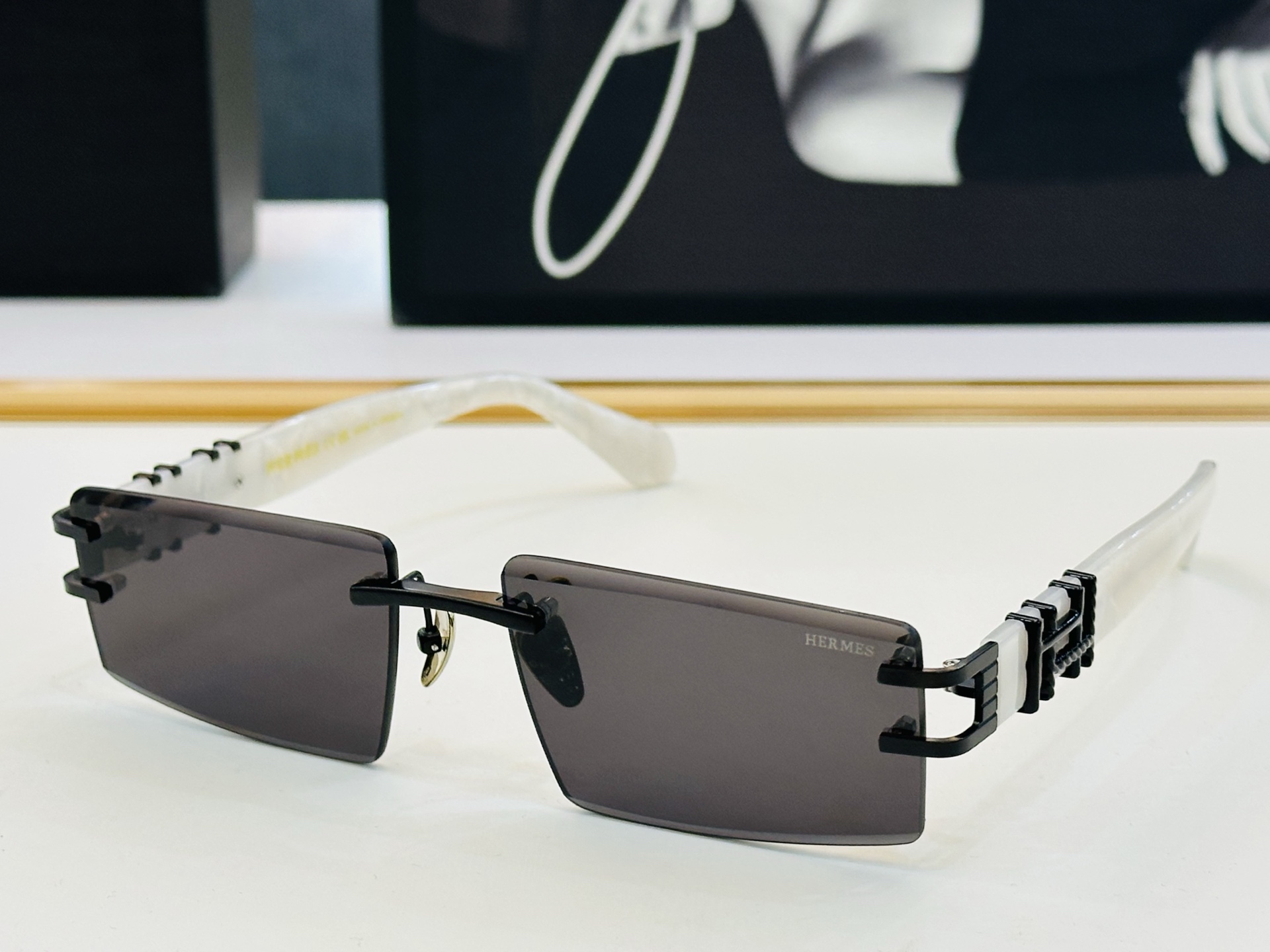 玫瑰爱马仕  网红款 9708  Size：59口17-143 👏🎉超级经典 高品质墨镜🎈色色 b倍戴豪