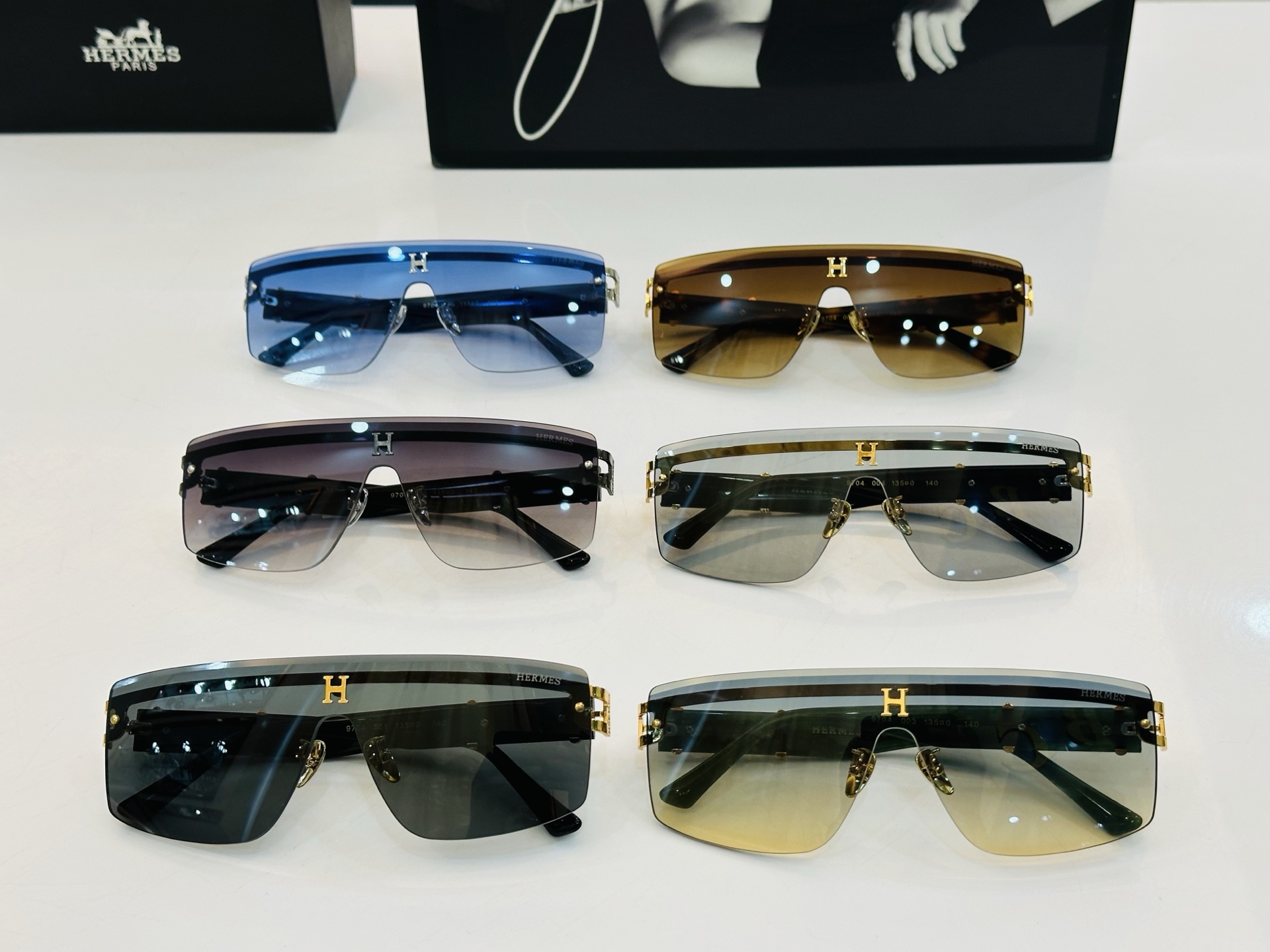 玫瑰爱马仕  网红款 9705  Size：135口0-140 👏🎉超级经典 高品质墨镜🎈色色 b倍戴豪