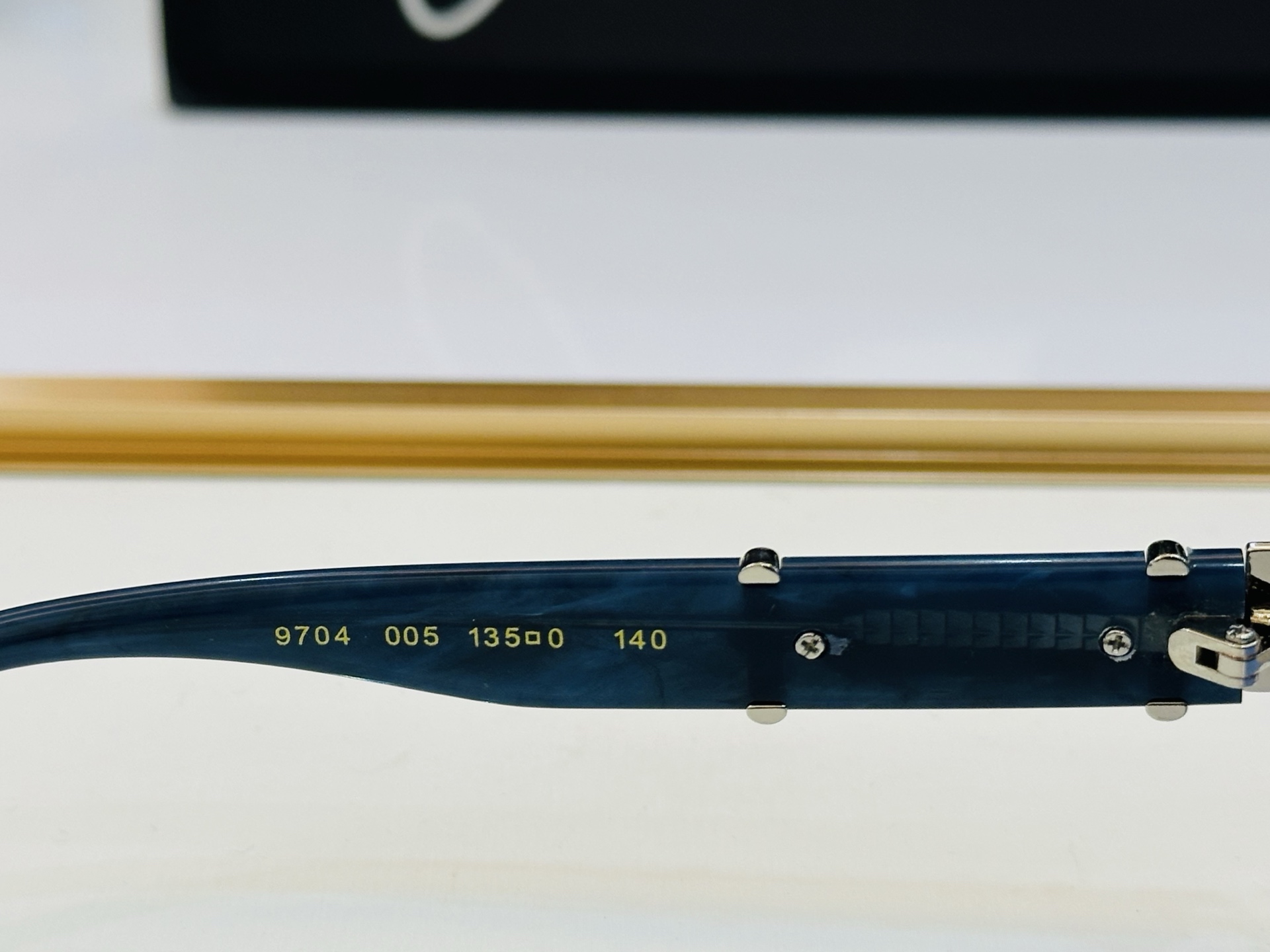 玫瑰爱马仕  网红款 9705  Size：135口0-140 👏🎉超级经典 高品质墨镜🎈色色 b倍戴豪