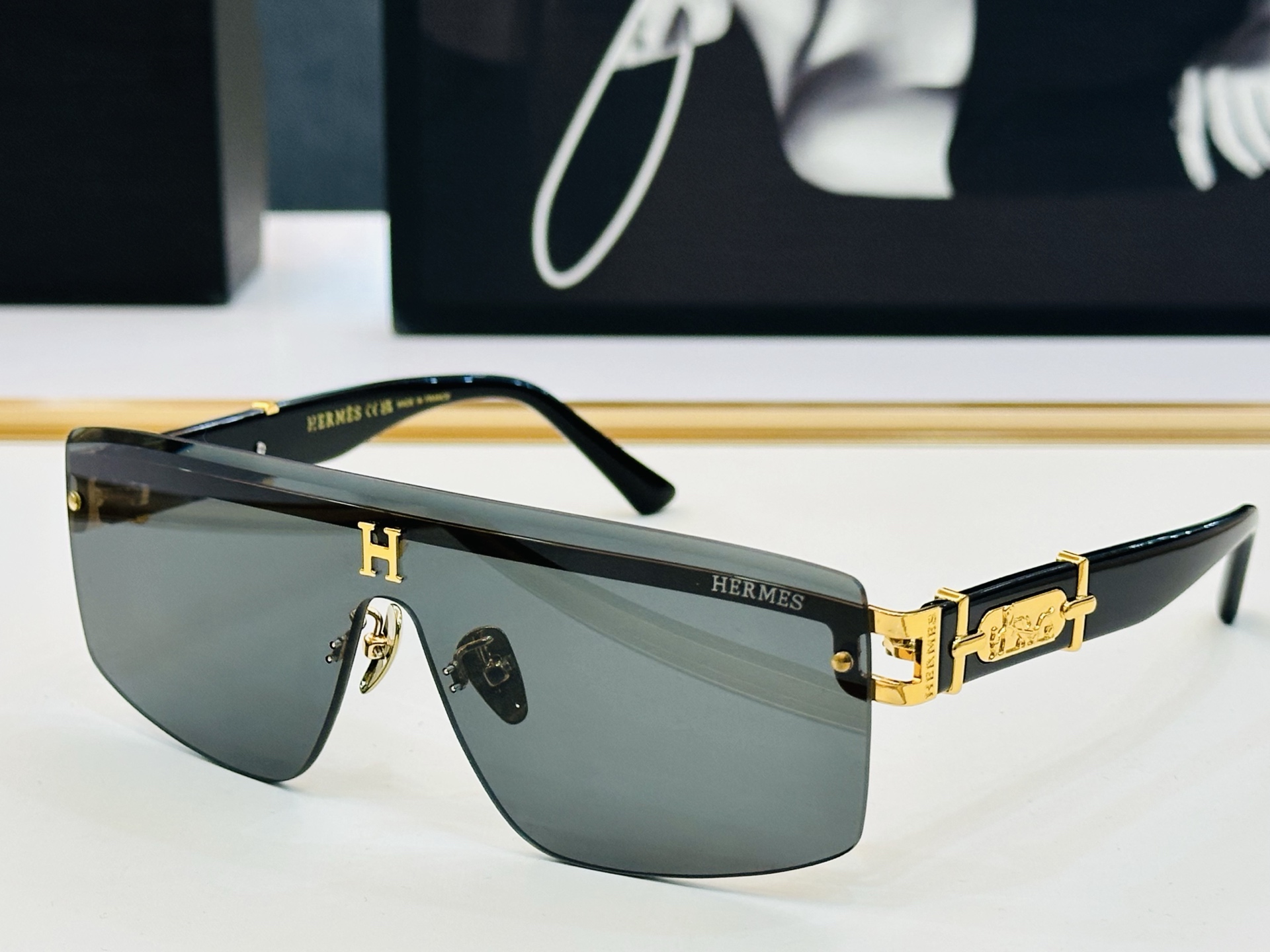 玫瑰爱马仕  网红款 9705  Size：135口0-140 👏🎉超级经典 高品质墨镜🎈色色 b倍戴豪