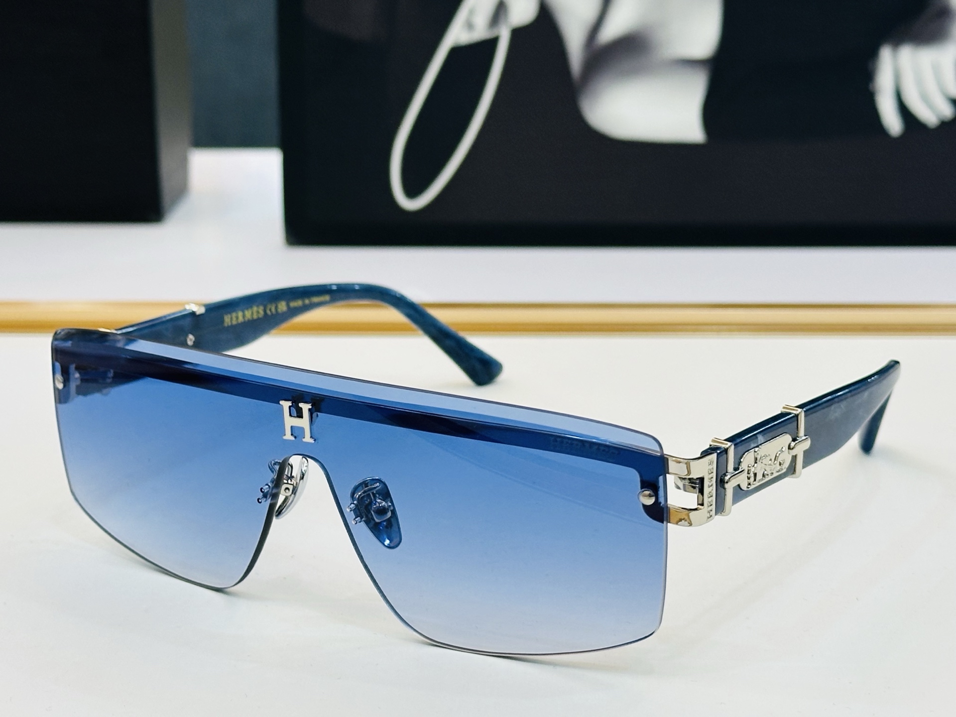 玫瑰爱马仕  网红款 9705  Size：135口0-140 👏🎉超级经典 高品质墨镜🎈色色 b倍戴豪