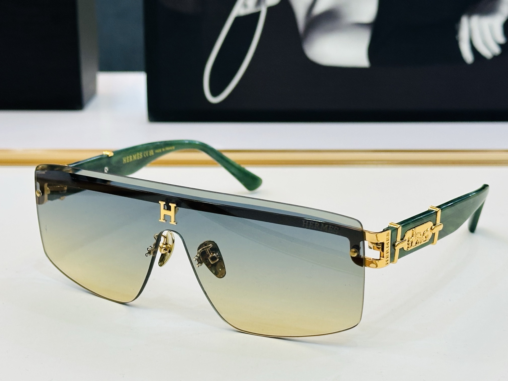 玫瑰爱马仕  网红款 9705  Size：135口0-140 👏🎉超级经典 高品质墨镜🎈色色 b倍戴豪