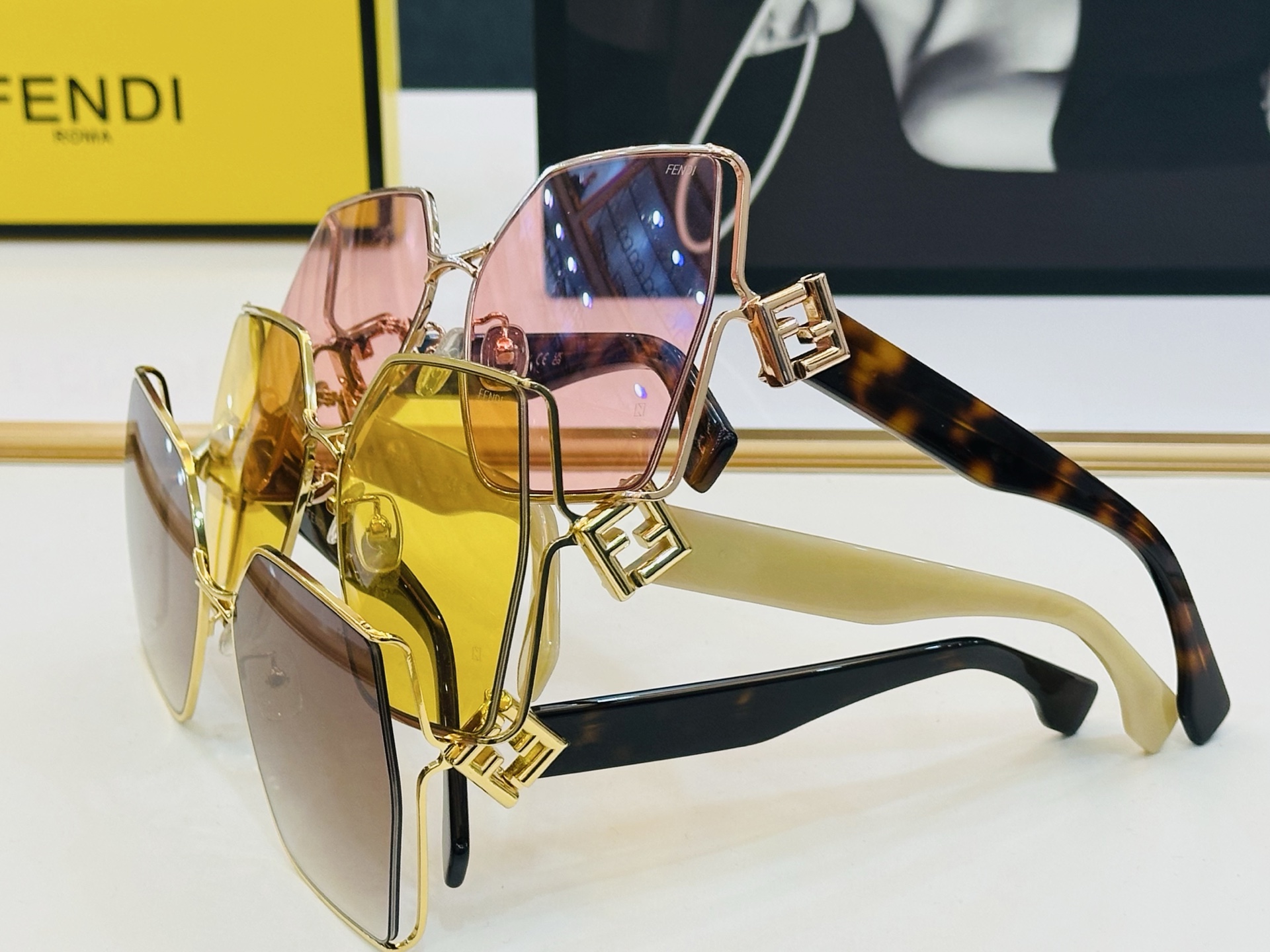 FEND* 芬家 FF40220  Size：63口18-140 👍👍标新立异 👄👄CC适合各种脸型 