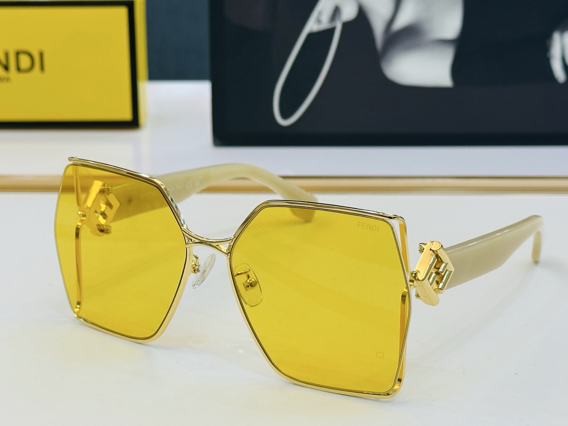 FEND* 芬家 FF40220  Size：63口18-140 👍👍标新立异 👄👄CC适合各种脸型 