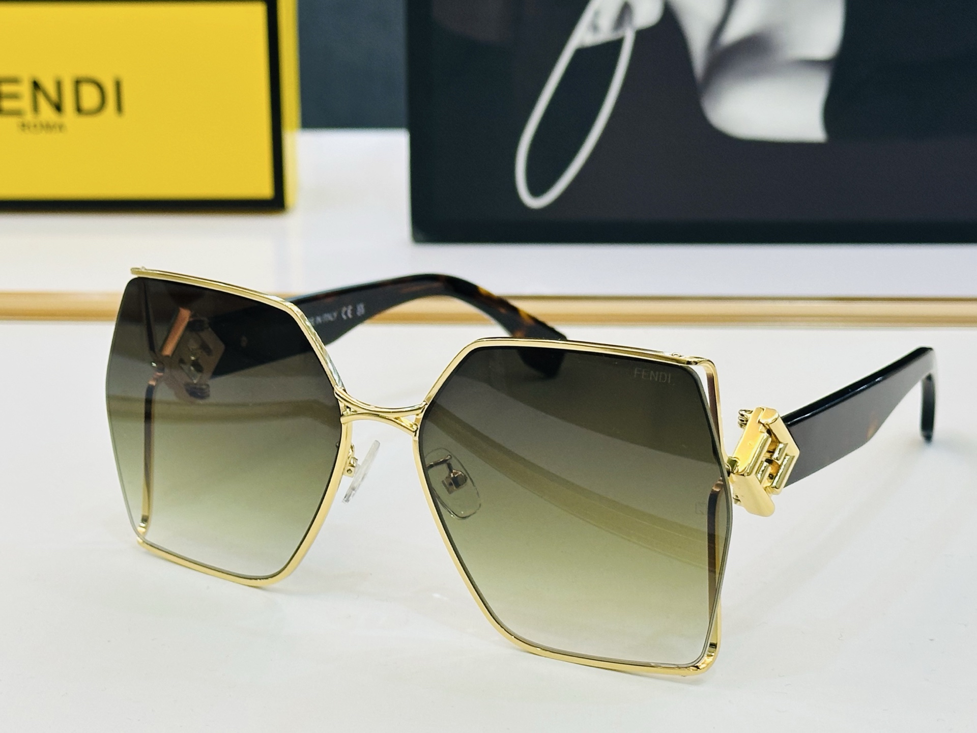 FEND* 芬家 FF40220  Size：63口18-140 👍👍标新立异 👄👄CC适合各种脸型 