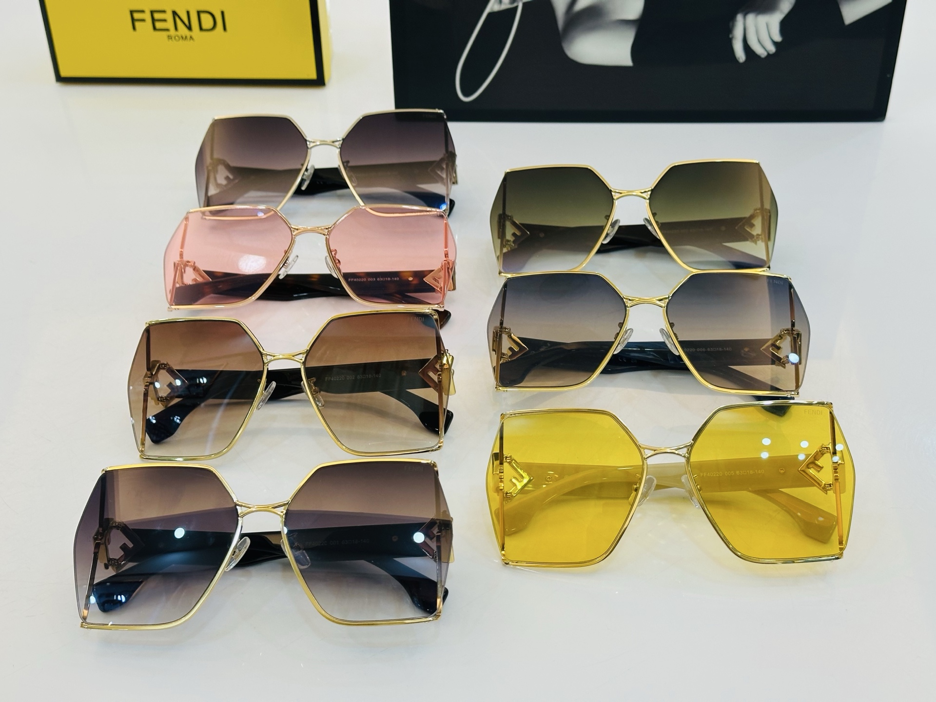 FEND* 芬家 FF40220  Size：63口18-140 👍👍标新立异 👄👄CC适合各种脸型 