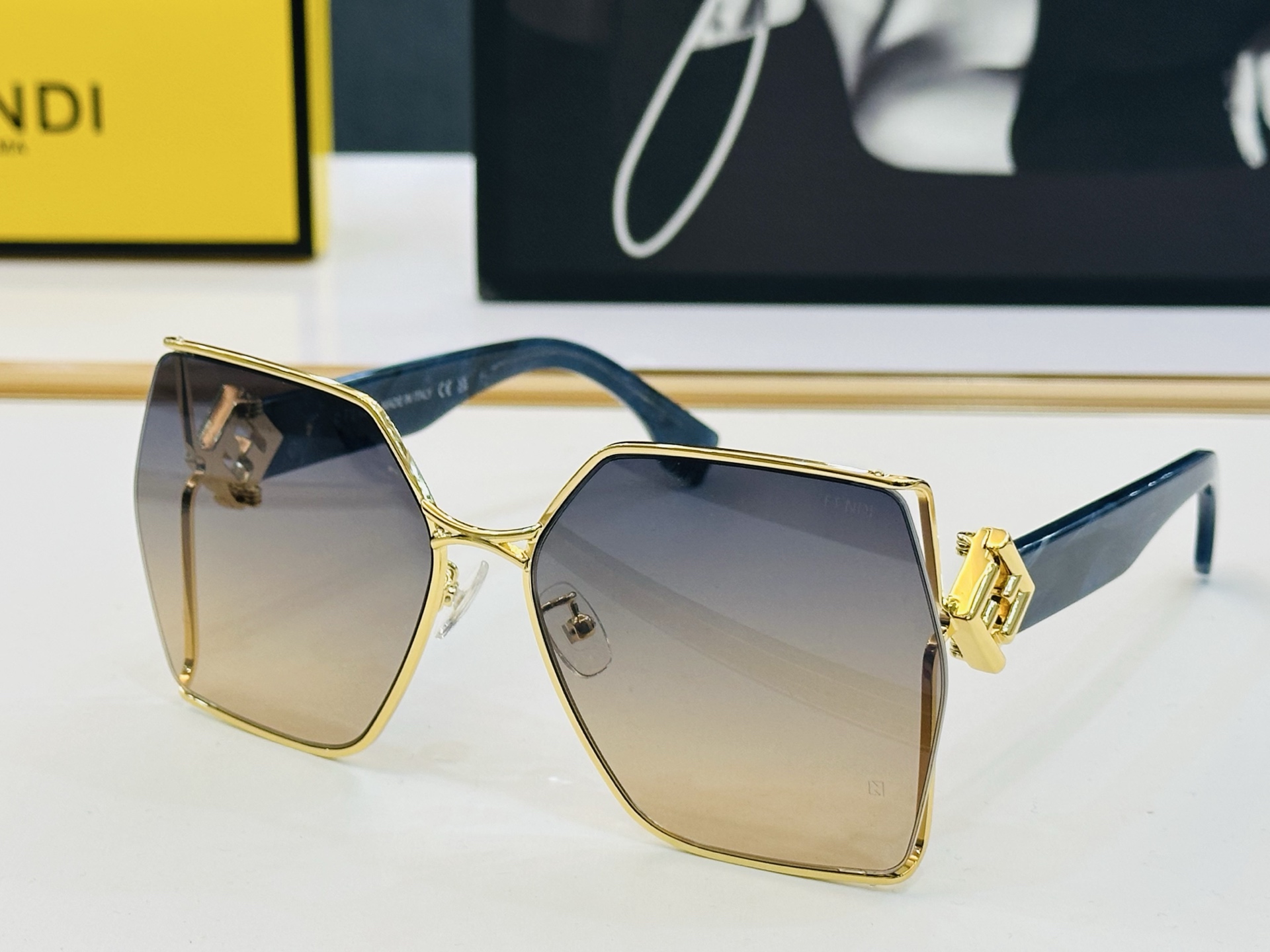 FEND* 芬家 FF40220  Size：63口18-140 👍👍标新立异 👄👄CC适合各种脸型 