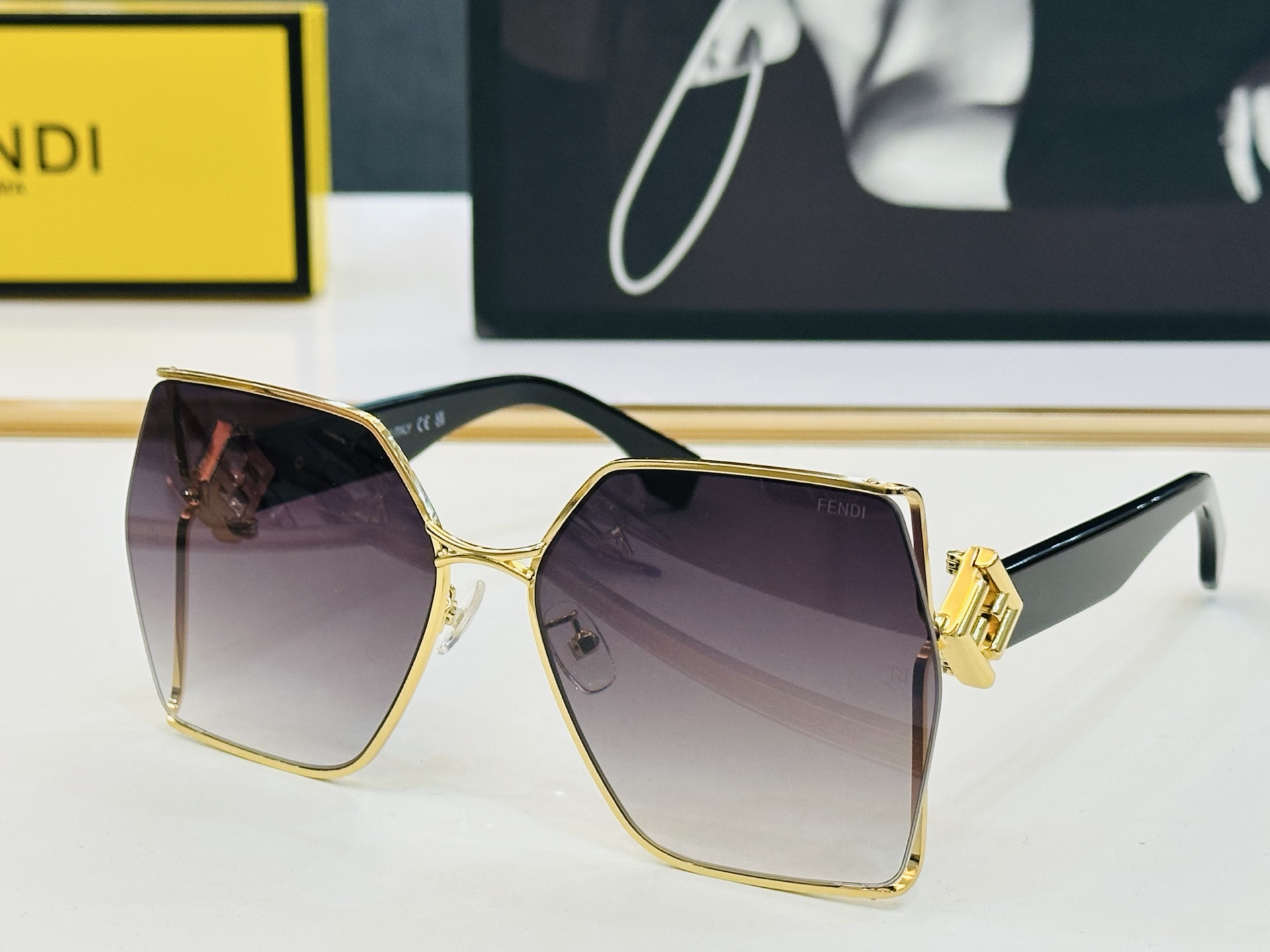 FEND* 芬家 FF40220  Size：63口18-140 👍👍标新立异 👄👄CC适合各种脸型 