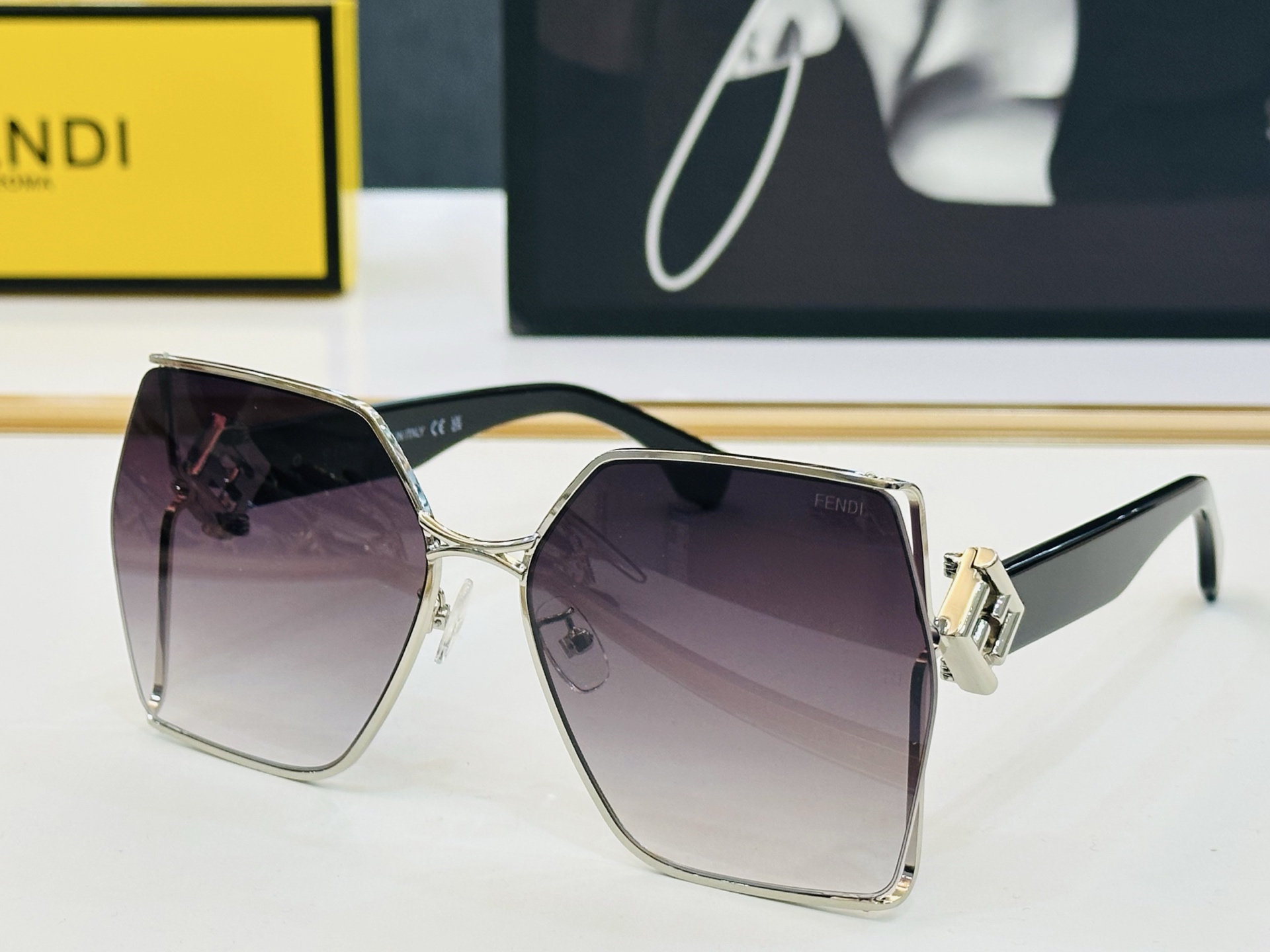 FEND* 芬家 FF40220  Size：63口18-140 👍👍标新立异 👄👄CC适合各种脸型 