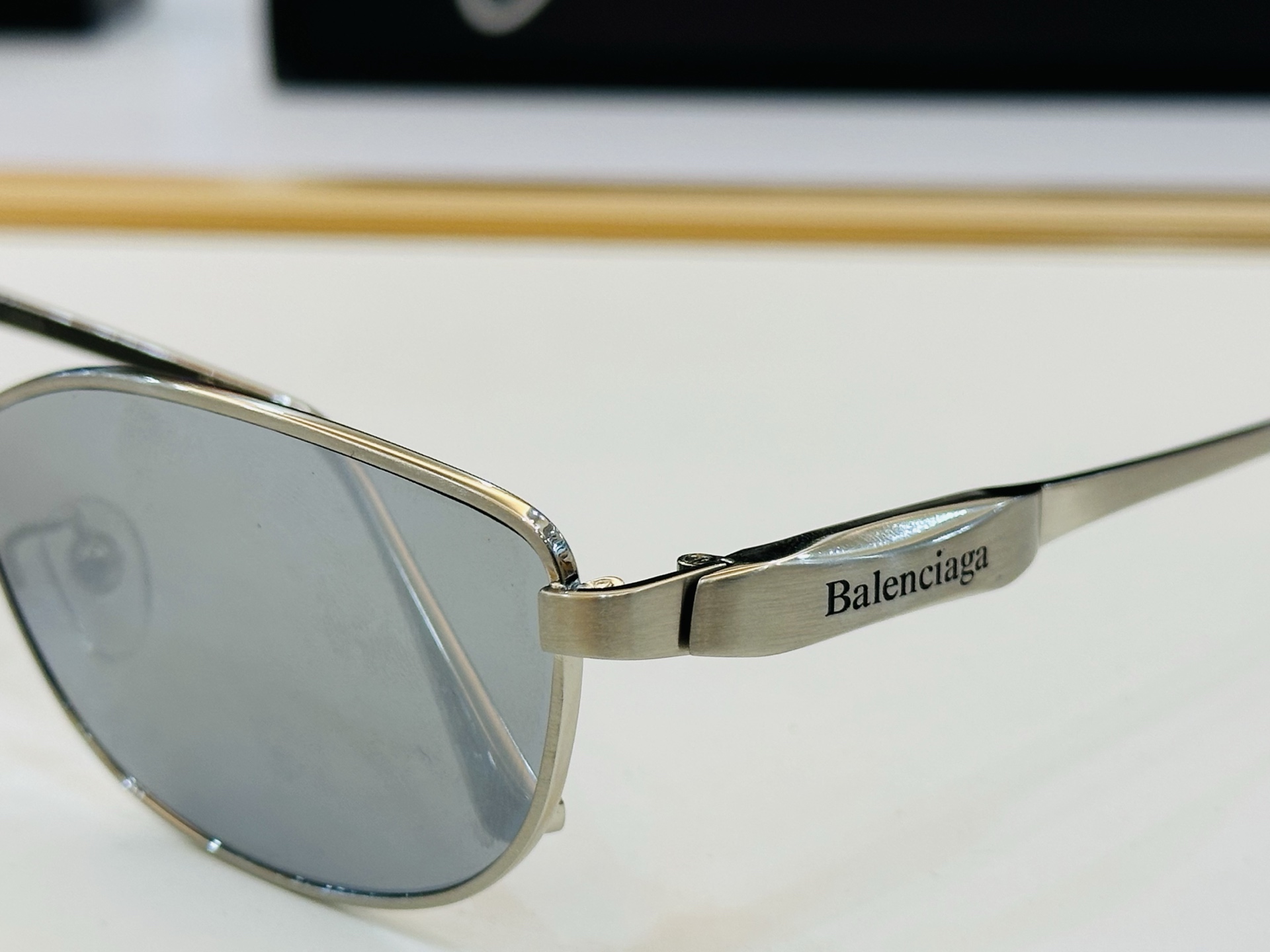 BALENCIAGA巴黎世家 BB0357S SIZE：62口15-145 最新 版型很特别的设计 1 