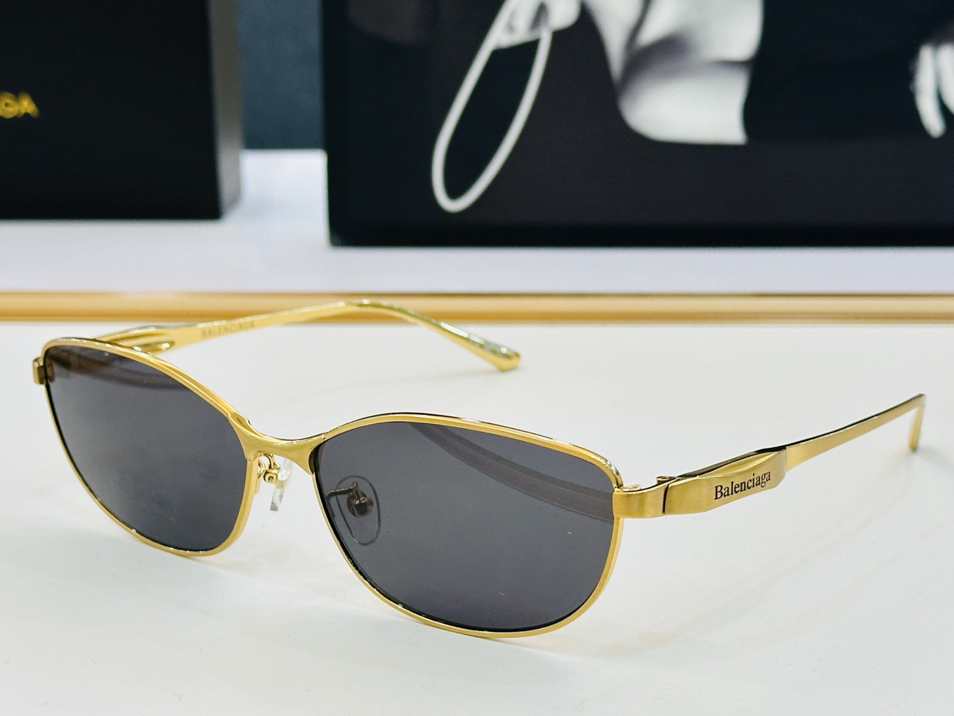 BALENCIAGA巴黎世家 BB0357S SIZE：62口15-145 最新 版型很特别的设计 1 