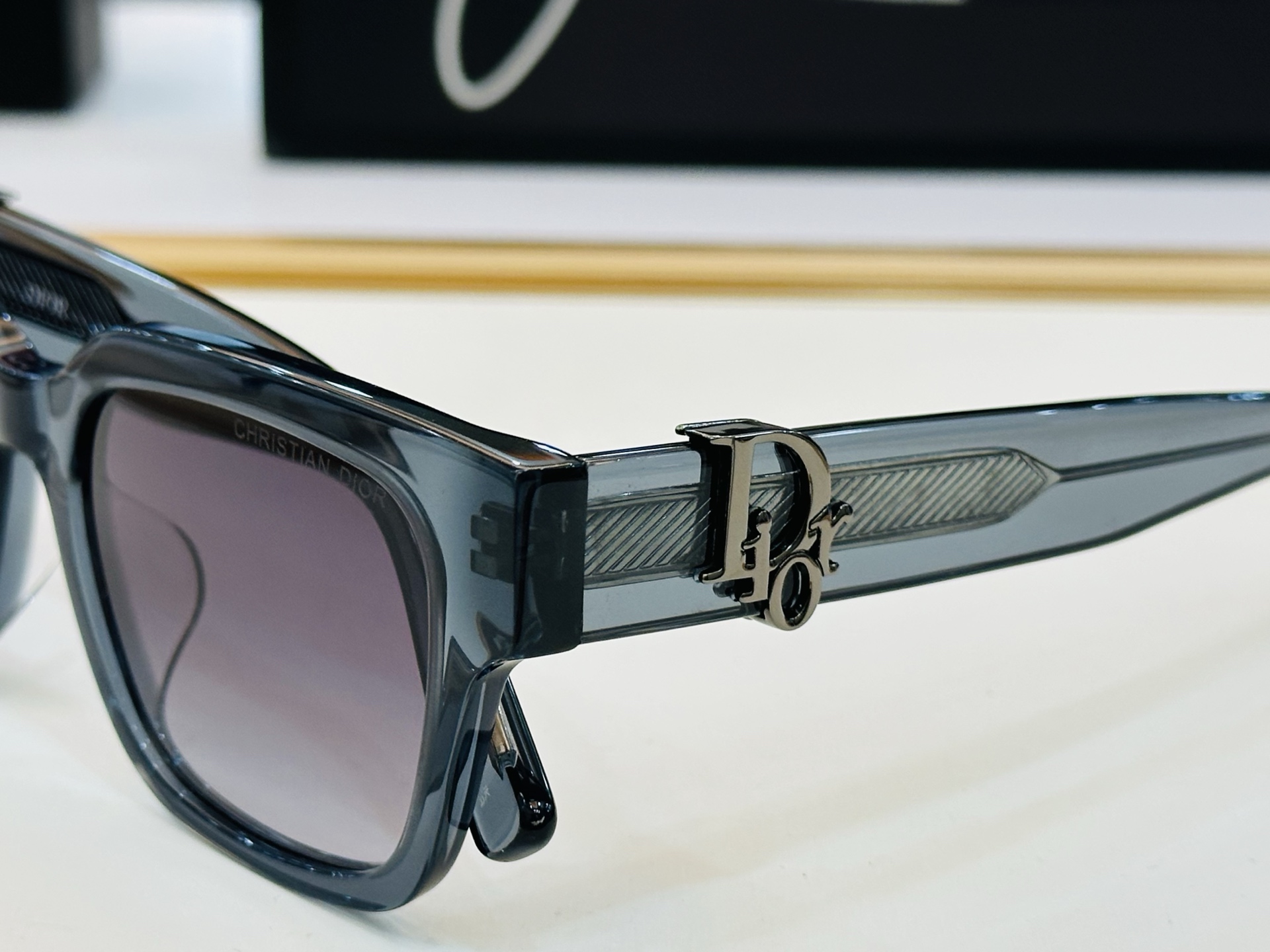 🔻🔻🔻DIO* CDICon S1I 迪家 Size：53口19-145 😎🔆。。搭配镜腿精致配饰 J官