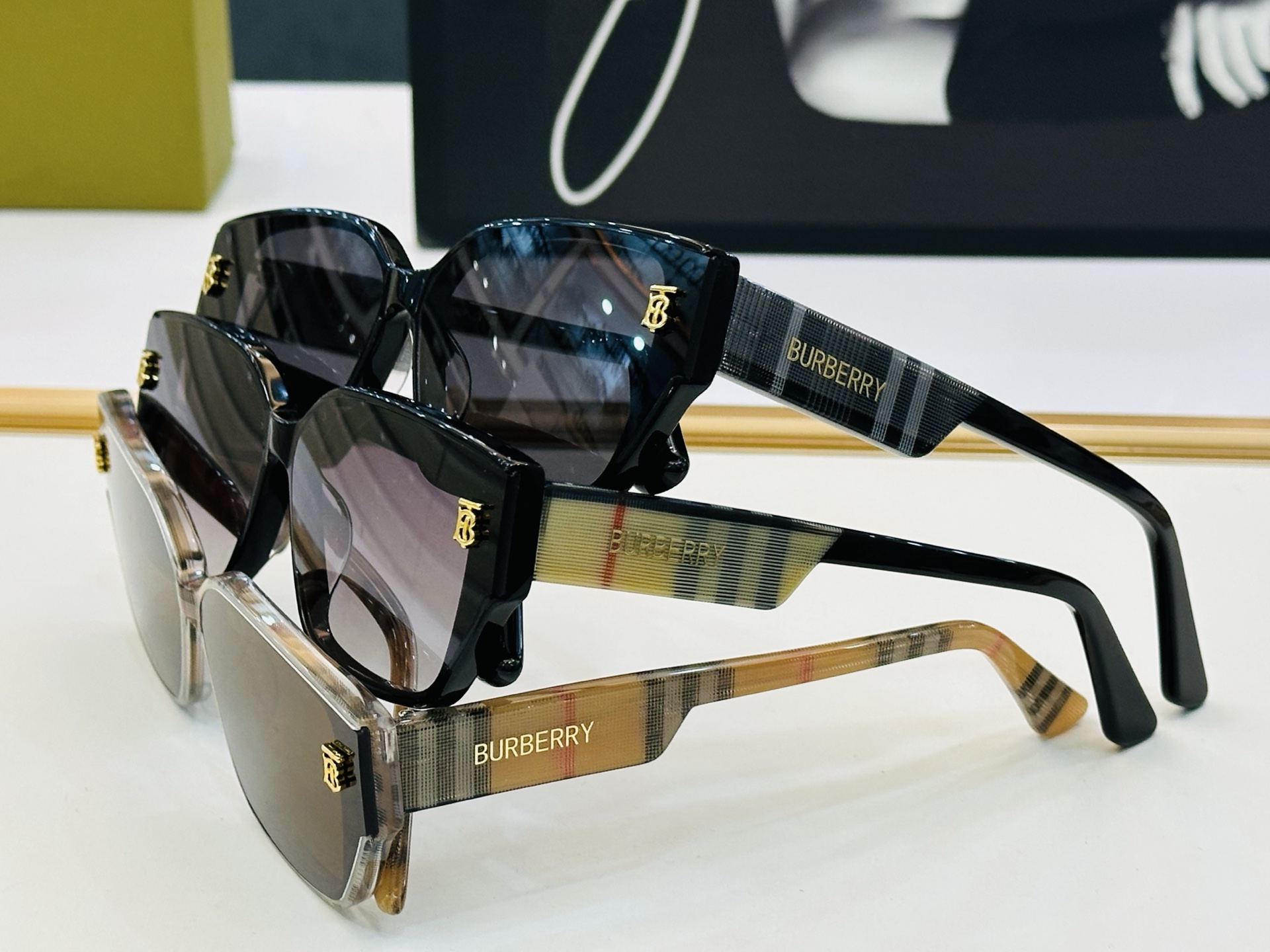 新款 BURBERR*🔻巴家 BE2396 百搭镜架Size：64口12-145  高品质 到货 🌲🌲🌲