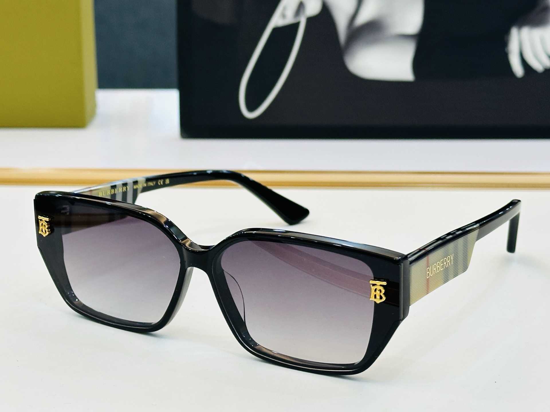 新款 BURBERR*🔻巴家 BE2396 百搭镜架Size：64口12-145  高品质 到货 🌲🌲🌲
