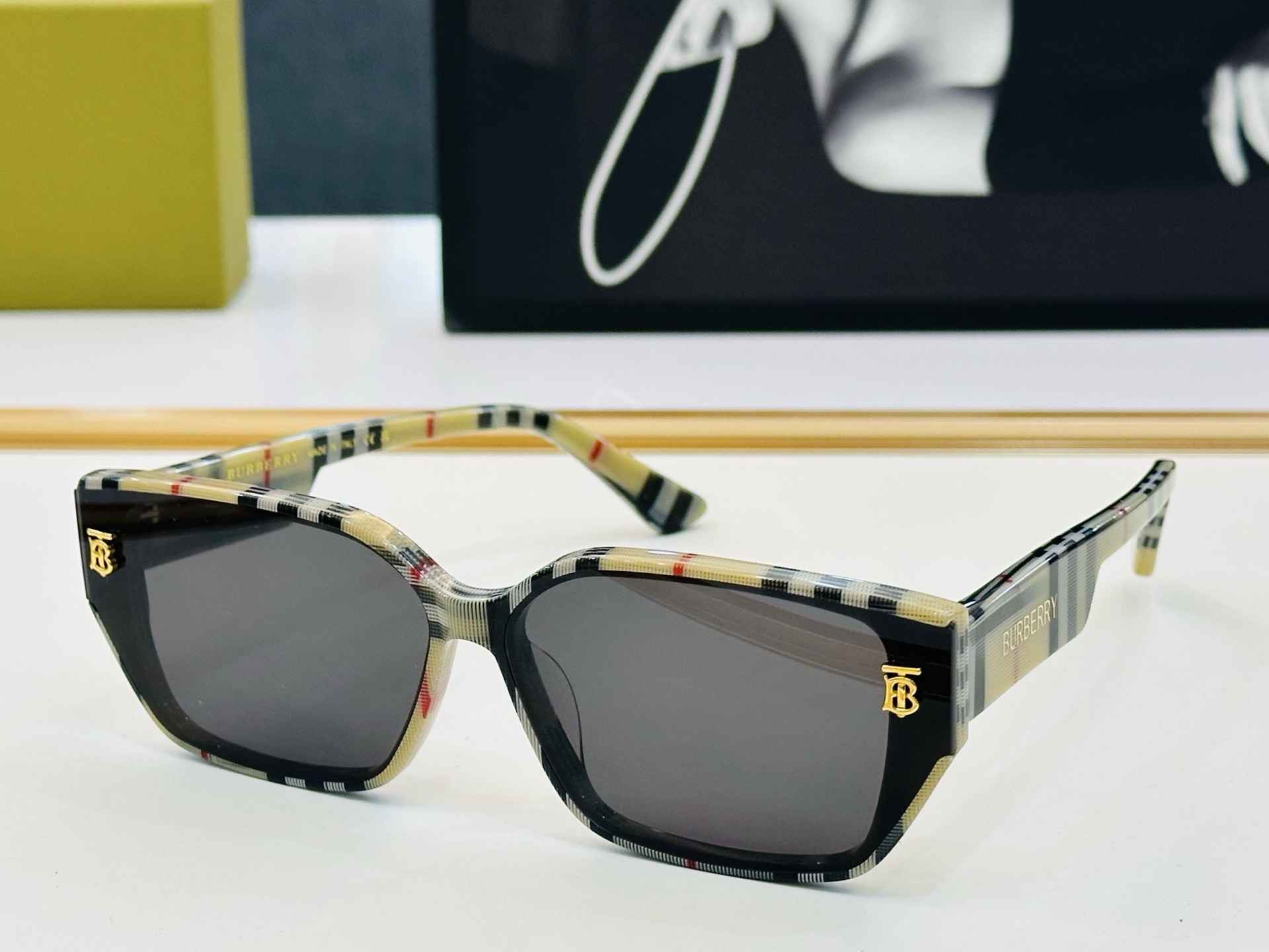 新款 BURBERR*🔻巴家 BE2396 百搭镜架Size：64口12-145  高品质 到货 🌲🌲🌲