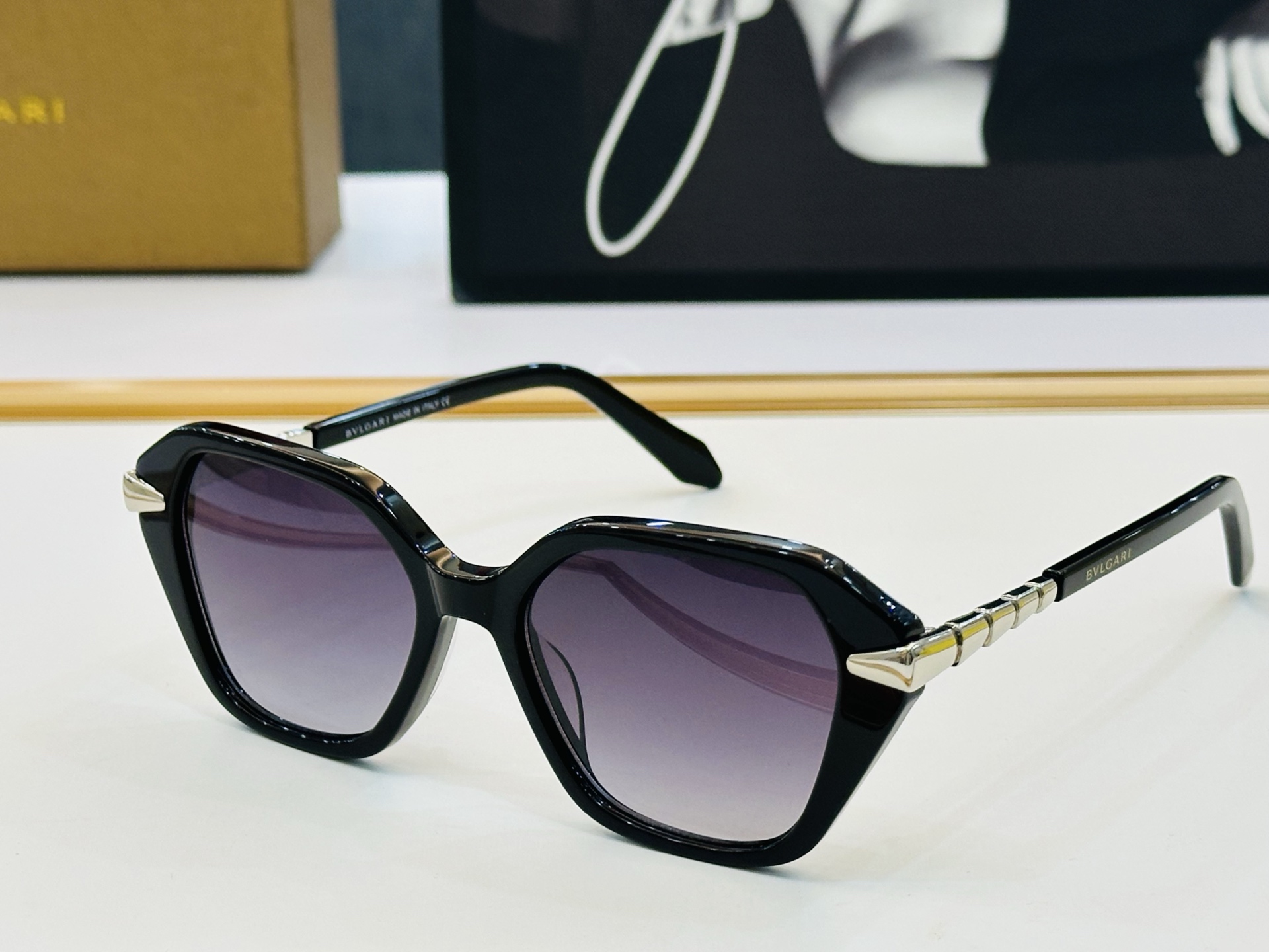 NO:369514,Model sold on the official website BV50028 Size 53 18- Absolutely buy quality is perfect. L must have to go out. Glasses, sunglasses, sunglasses, glasses, bottega veneta19860909款 官网同售 宝格家 BV50028 Size 53口18- 绝对要买品质非常完美 L出街必备 眼镜墨镜太阳镜,眼镜,bottega veneta,glasses