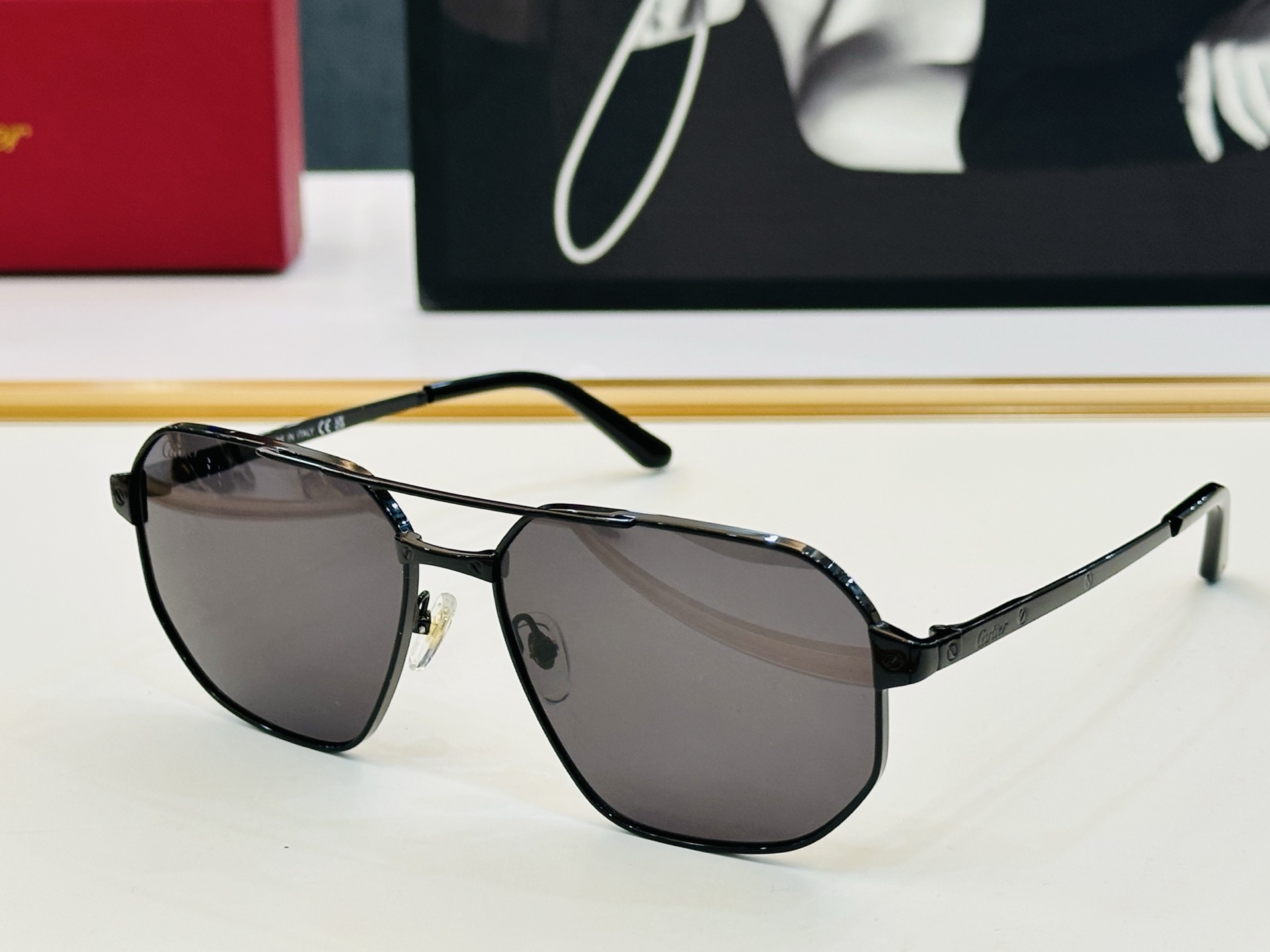 NO:369529,Original Cartie* Kajia Official Website Classic Sunglasses CT0462S Size60 16- Big brand with exquisite electroplating technology C is very elegant when worn!  glasses sunglasses sunglasses, glasses, cartier19860909原版Cartie* 卡家 官网经典款 太阳镜 CT0462S Size60口16- 电镀工艺精湛大牌品 C戴起来气质十足！ 眼镜墨镜太阳镜,眼镜,cartier,glasses
