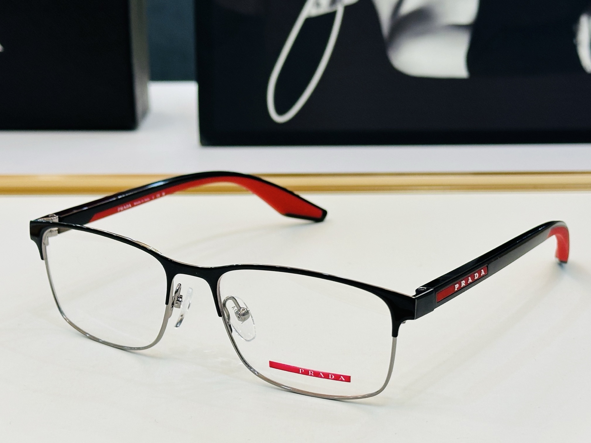 🔺PRAD*🔻普家 VPS65。 Size：55口17-145 眼镜系列堪称精湛制作 彰显独特个 W 最