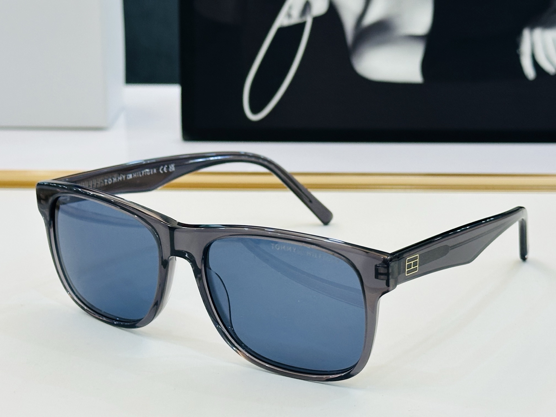 官网同步发售TOMMY HILFIGER 板材框 TH2073/S SIZE：56口17-150 L简单