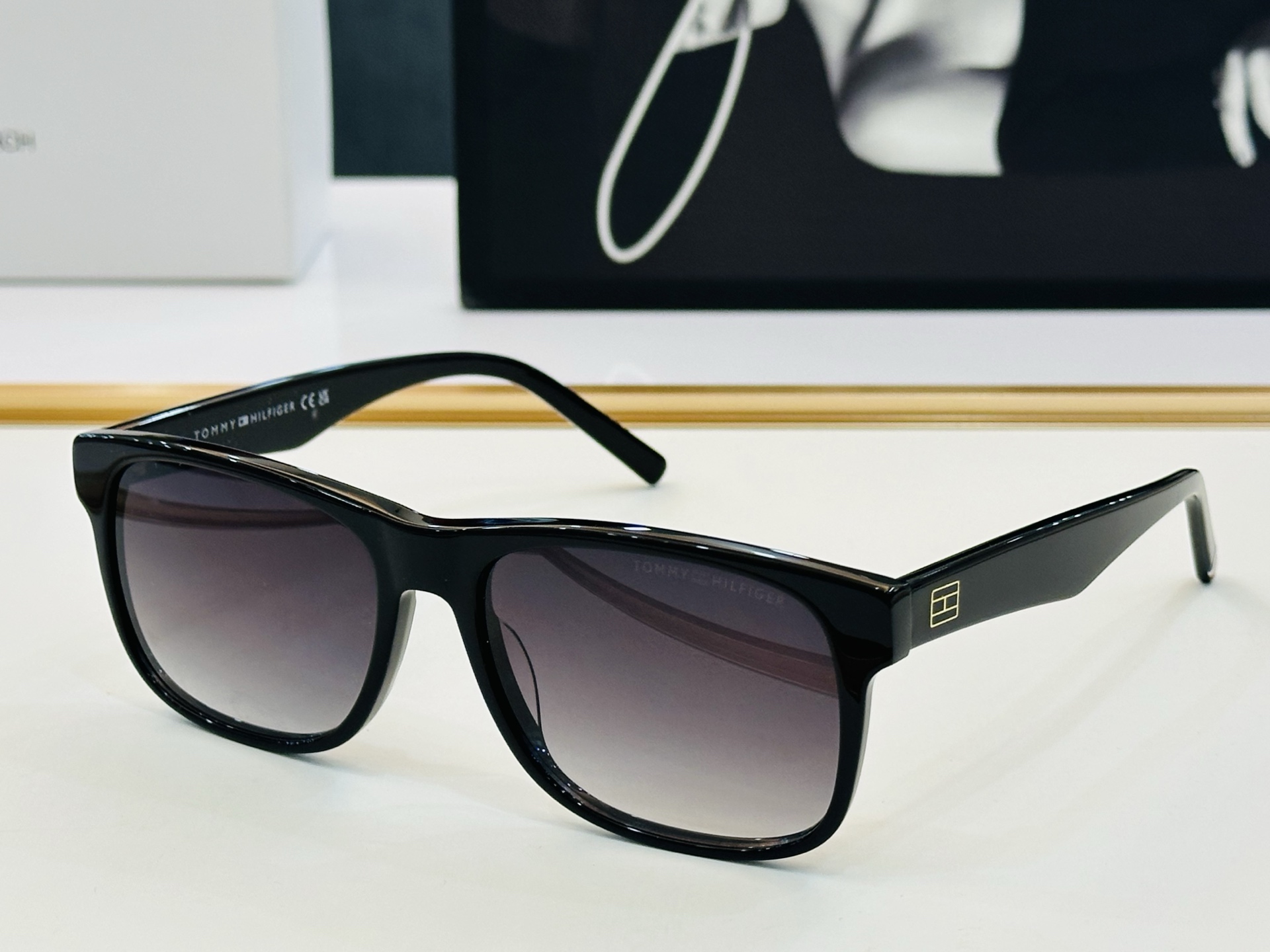 NO:370664,TOMMY HILFIGER board frame TH2073/S SIZE56 port 17-150 L simple and atmospheric glasses sunglasses, glasses, tom ford19860909官网同步发售TOMMY HILFIGER 板材框 TH2073/S SIZE56口17-150 L简单大气 眼镜墨镜太阳镜,眼镜,tom ford,glasses