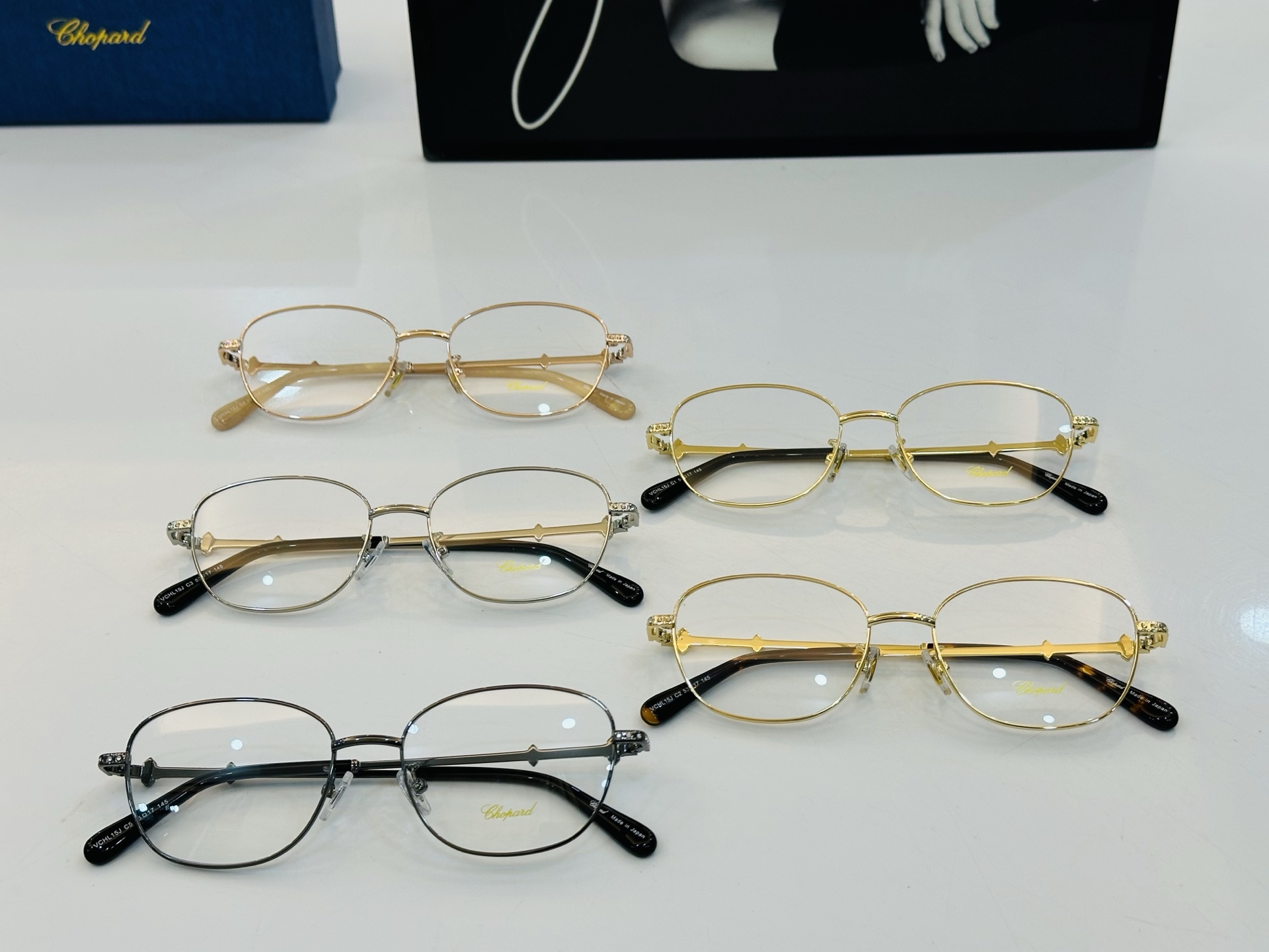 原版 ChoPard肖邦 MODEL VCHL15J Size：53口17-145  以现代时尚的设计风