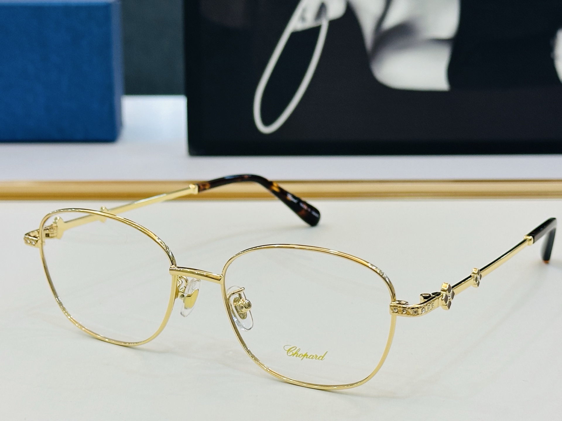 原版 ChoPard肖邦 MODEL VCHL15J Size：53口17-145  以现代时尚的设计风