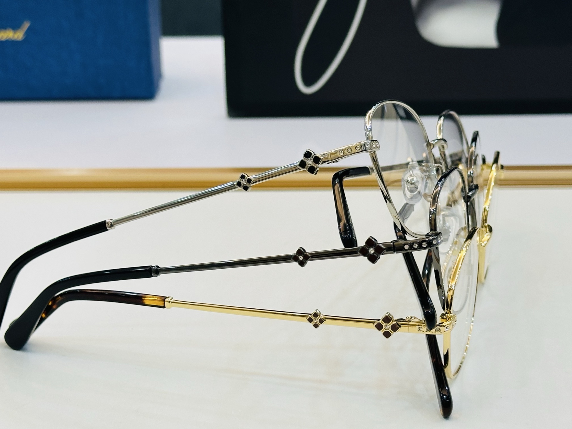 原版 ChoPard肖邦 MODEL VCHL15J Size：53口17-145  以现代时尚的设计风