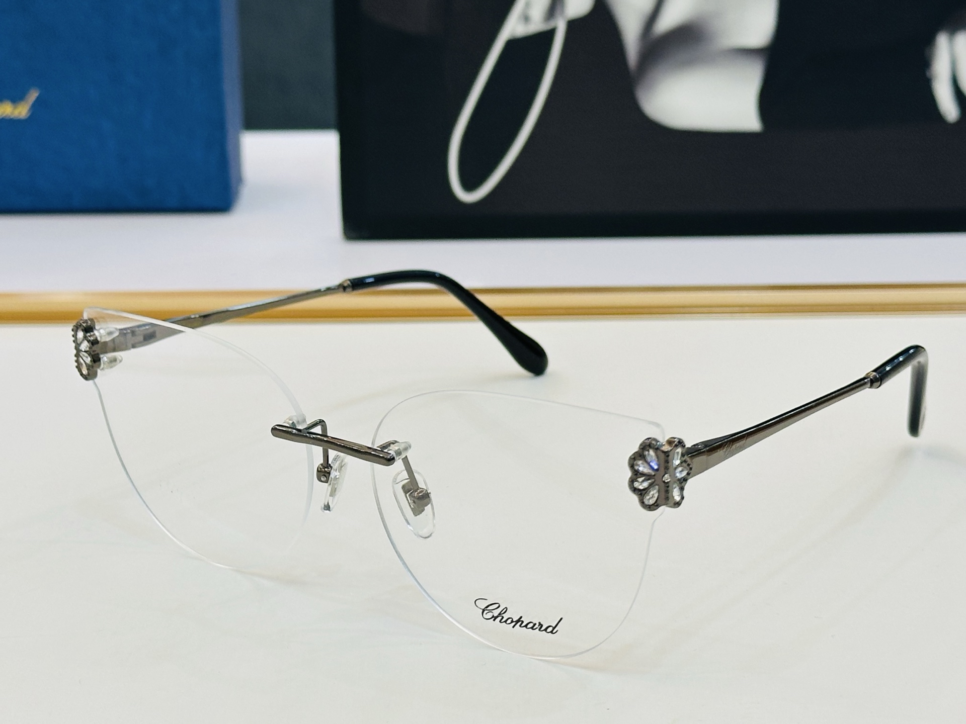 NO:370601,Original Chopard Chopin MODEL: VCHL61S Size62 port 16-142 in a modern and fashionable design style L light distribution frame glasses sunglasses sunglasses, glasses, chopard19860909原版 Chopard肖邦 MODEL: VCHL61S Size62口16-142 以现代时尚的设计风格 L 配光架 眼镜墨镜太阳镜,眼镜,chopard,glasses