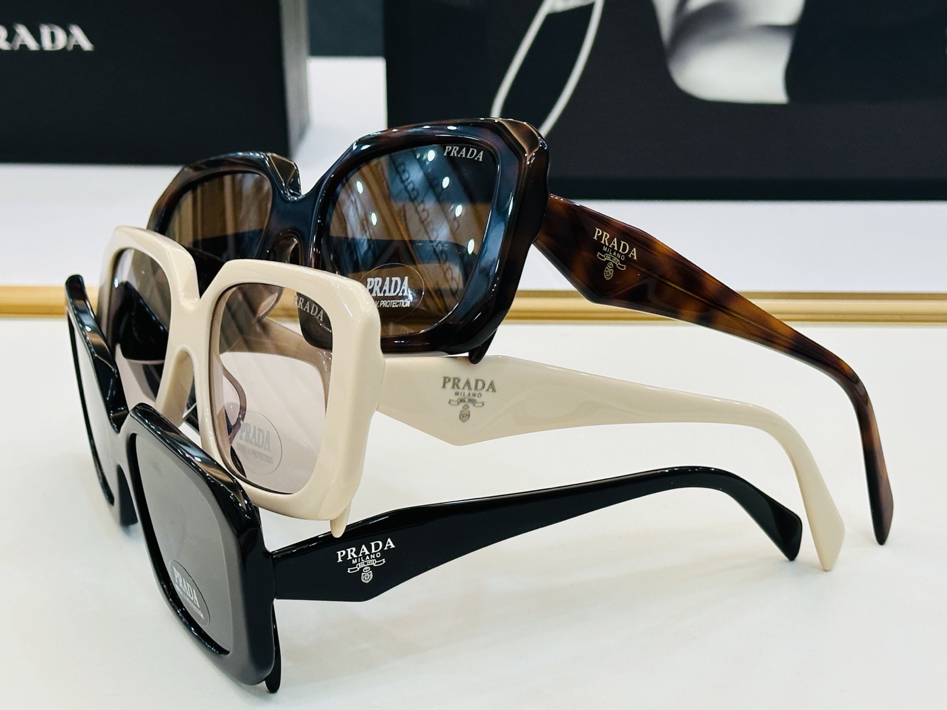 🔺PRAD*🔻普家 PR1755 Size：55口20-145   眼镜系列堪称精湛制作 彰显独特个 b