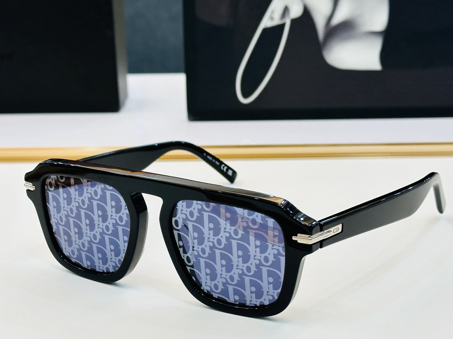 🔻🔻🔻DIO* CDICon S15I 迪家 Size：52口19-145  😎🔆。。搭配镜腿精致配饰 